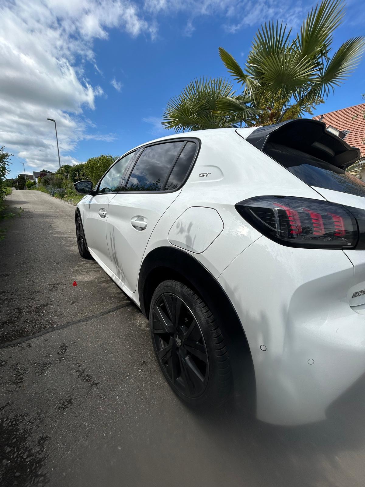 PEUGEOT 1.2 PureTech 100 GT Line-image-2