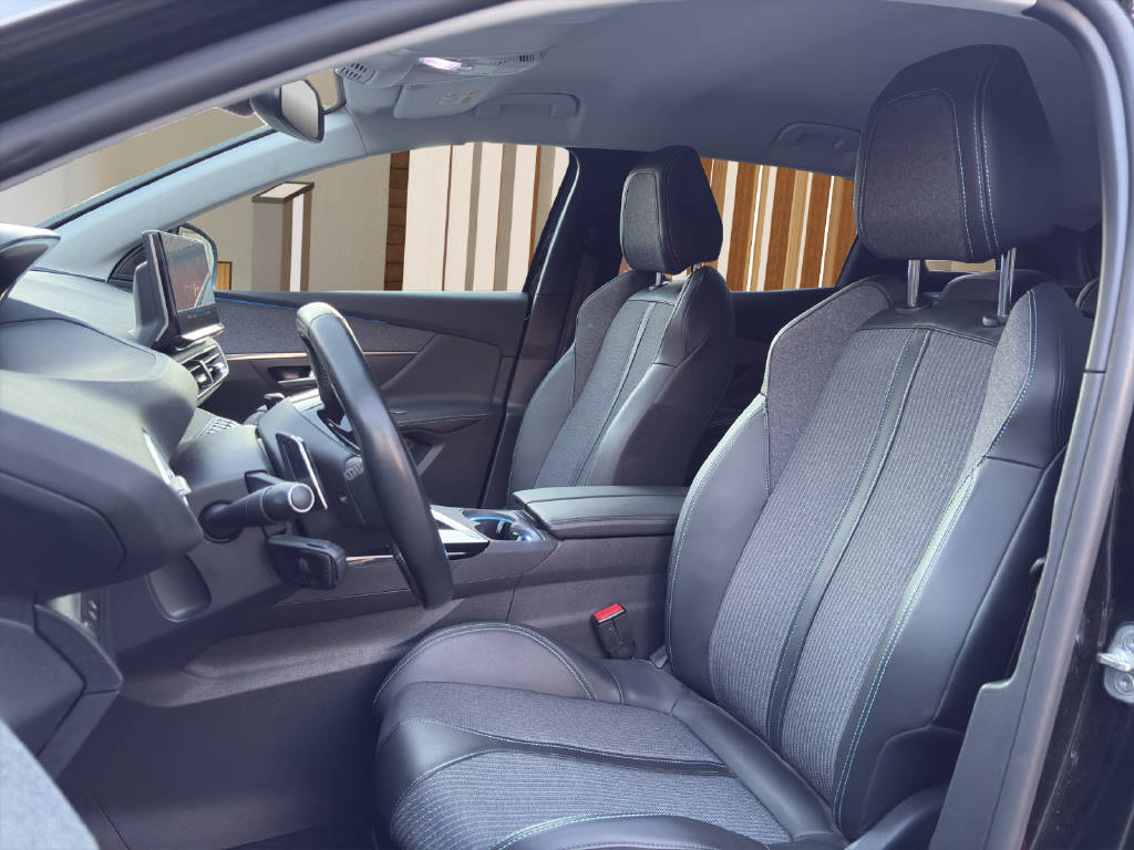 PEUGEOT 3008 1.2 PureTech Allure Pack-image-8