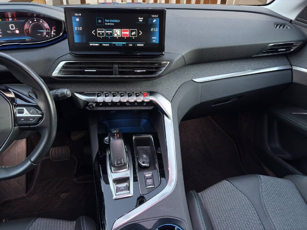 PEUGEOT 3008 1.2 PureTech Allure Pack-image-11