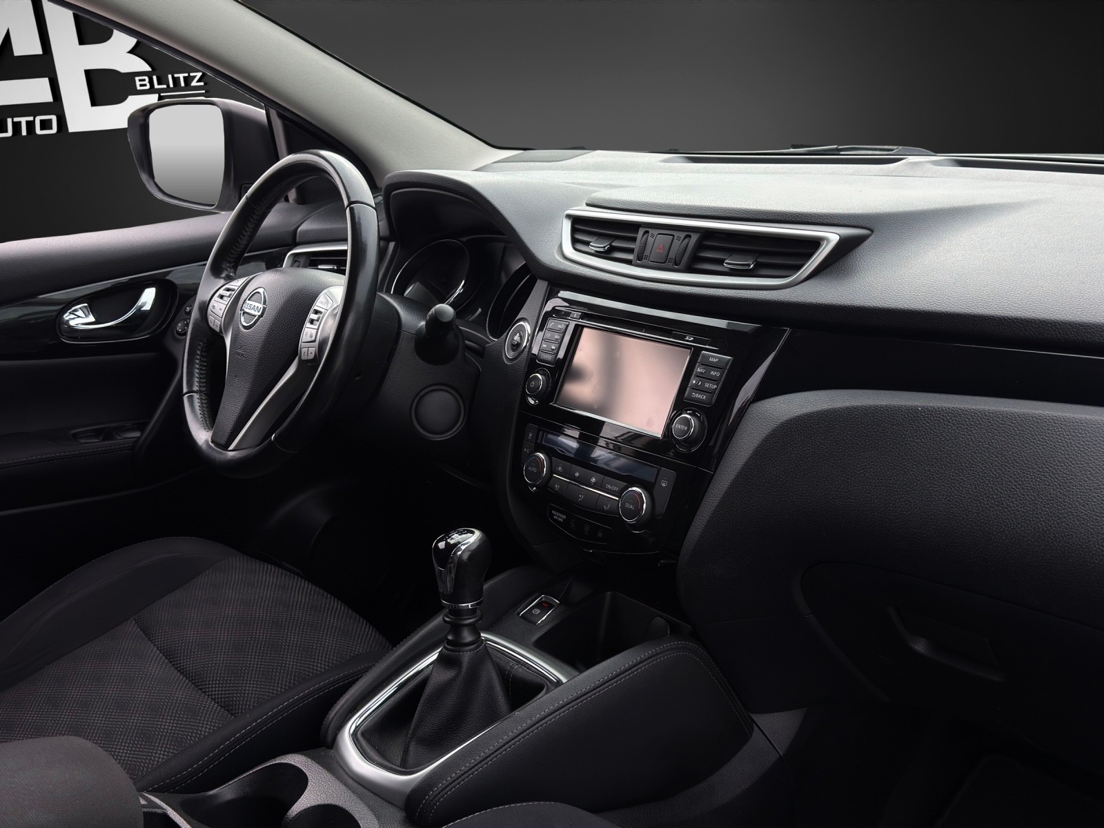NISSAN Qashqai 1.6 dCi N-Connecta ALL-MODE 4x4-image-9