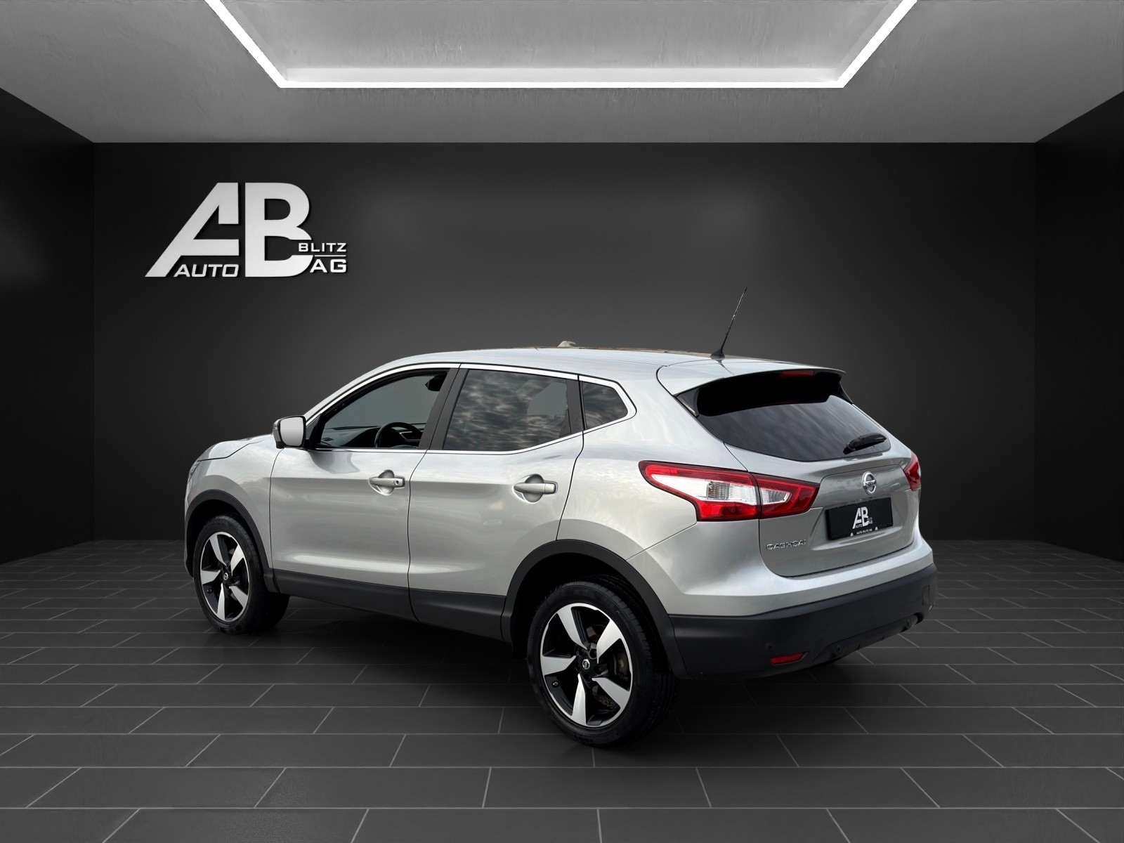 NISSAN Qashqai 1.6 dCi N-Connecta ALL-MODE 4x4-image-2