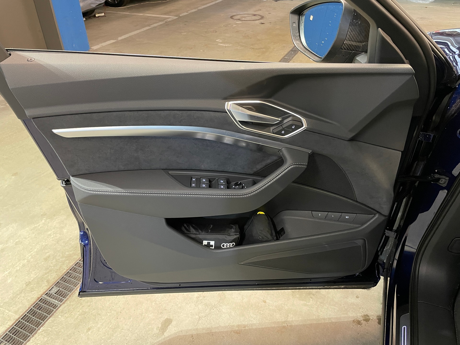 AUDI e-tron 55 S Line quattro-image-7