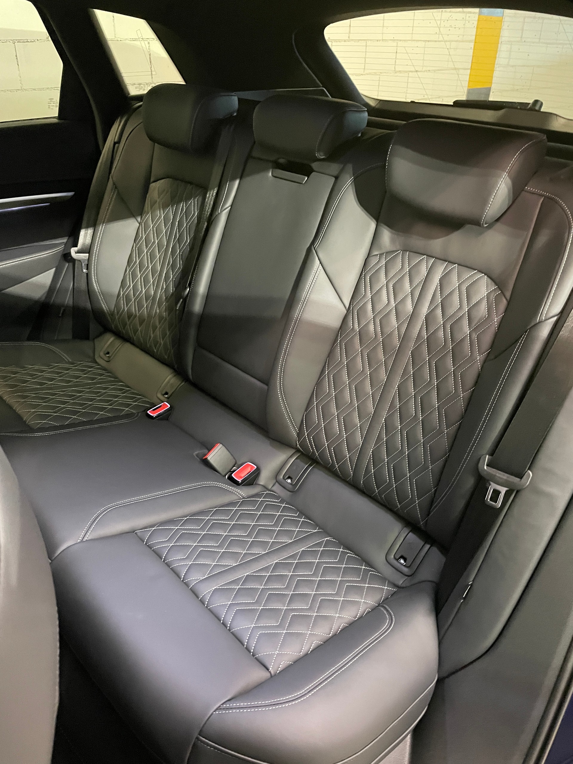 AUDI e-tron 55 S Line quattro-image-10