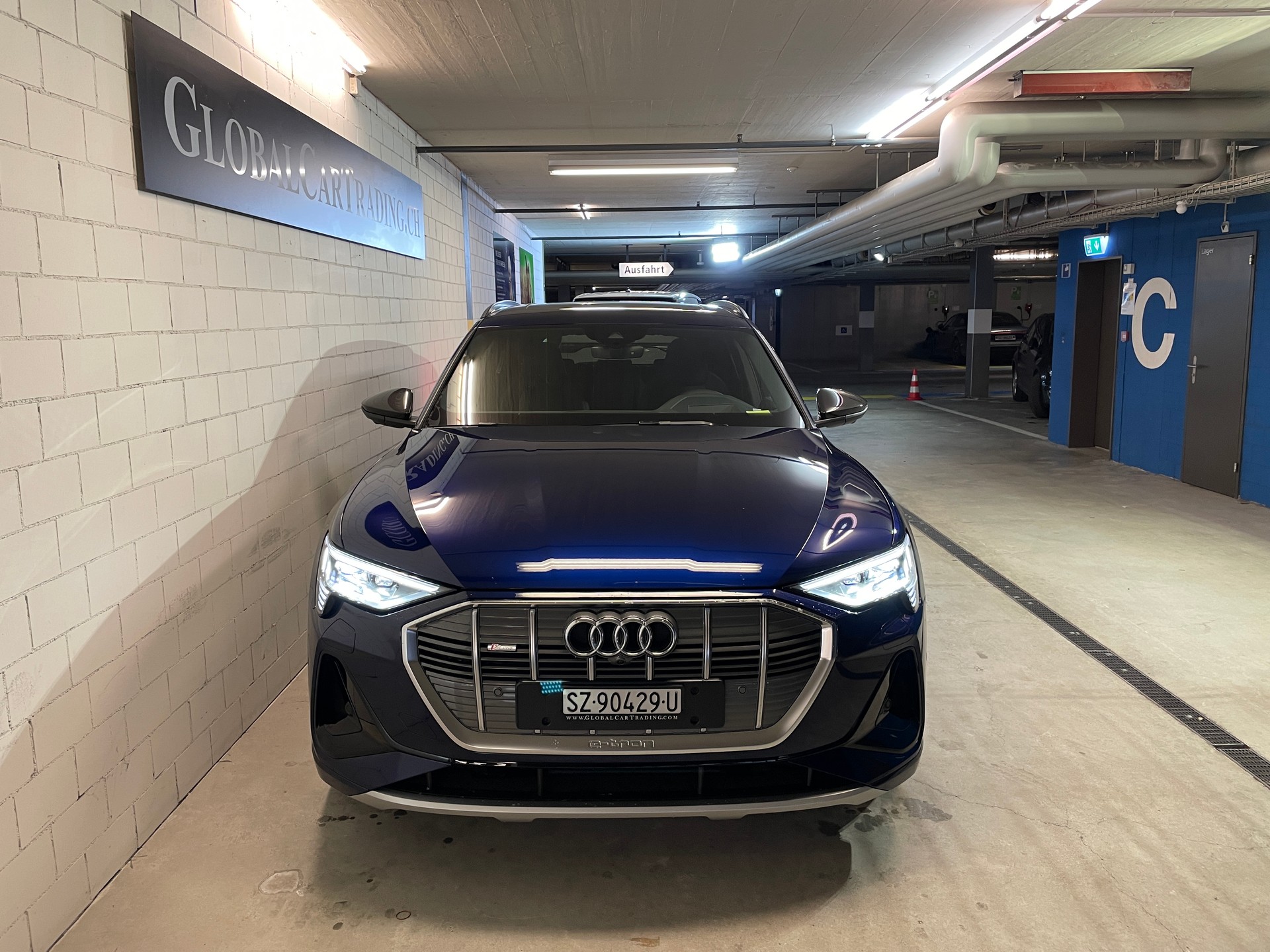 AUDI e-tron 55 S Line quattro-image-1