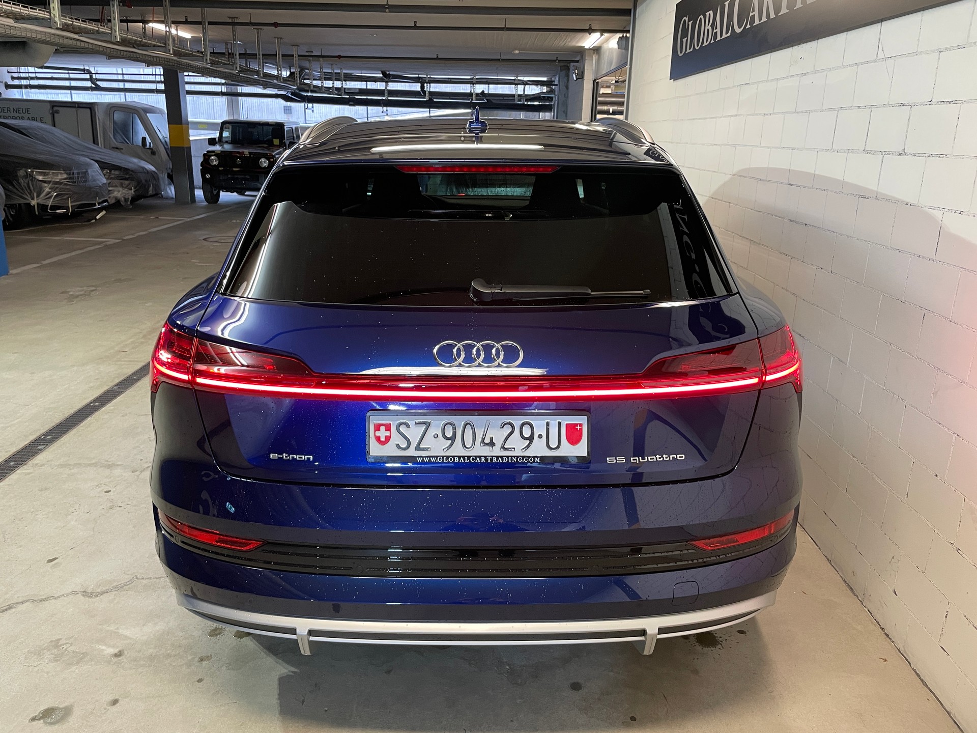 AUDI e-tron 55 S Line quattro-image-4