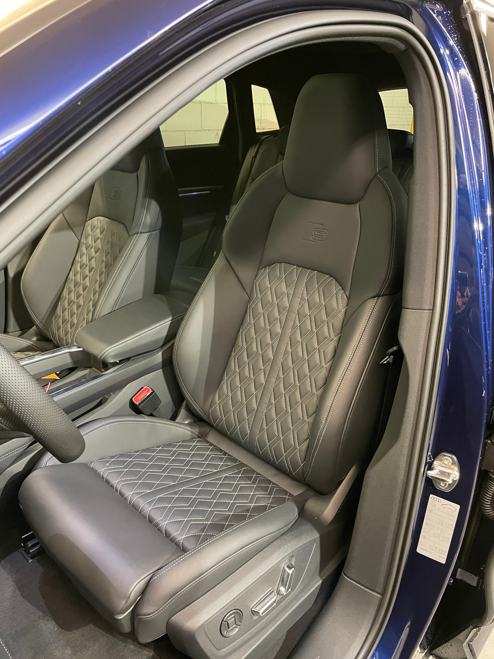 AUDI e-tron 55 S Line quattro-image-9