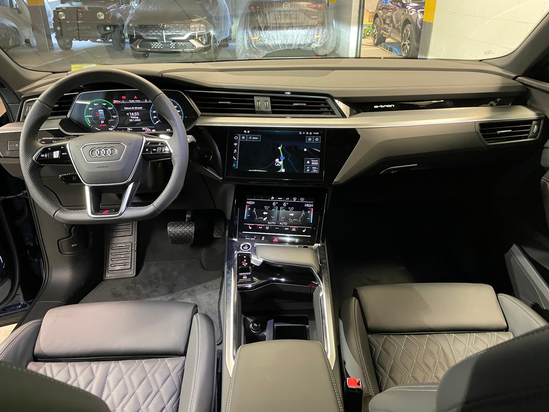AUDI e-tron 55 S Line quattro-image-15