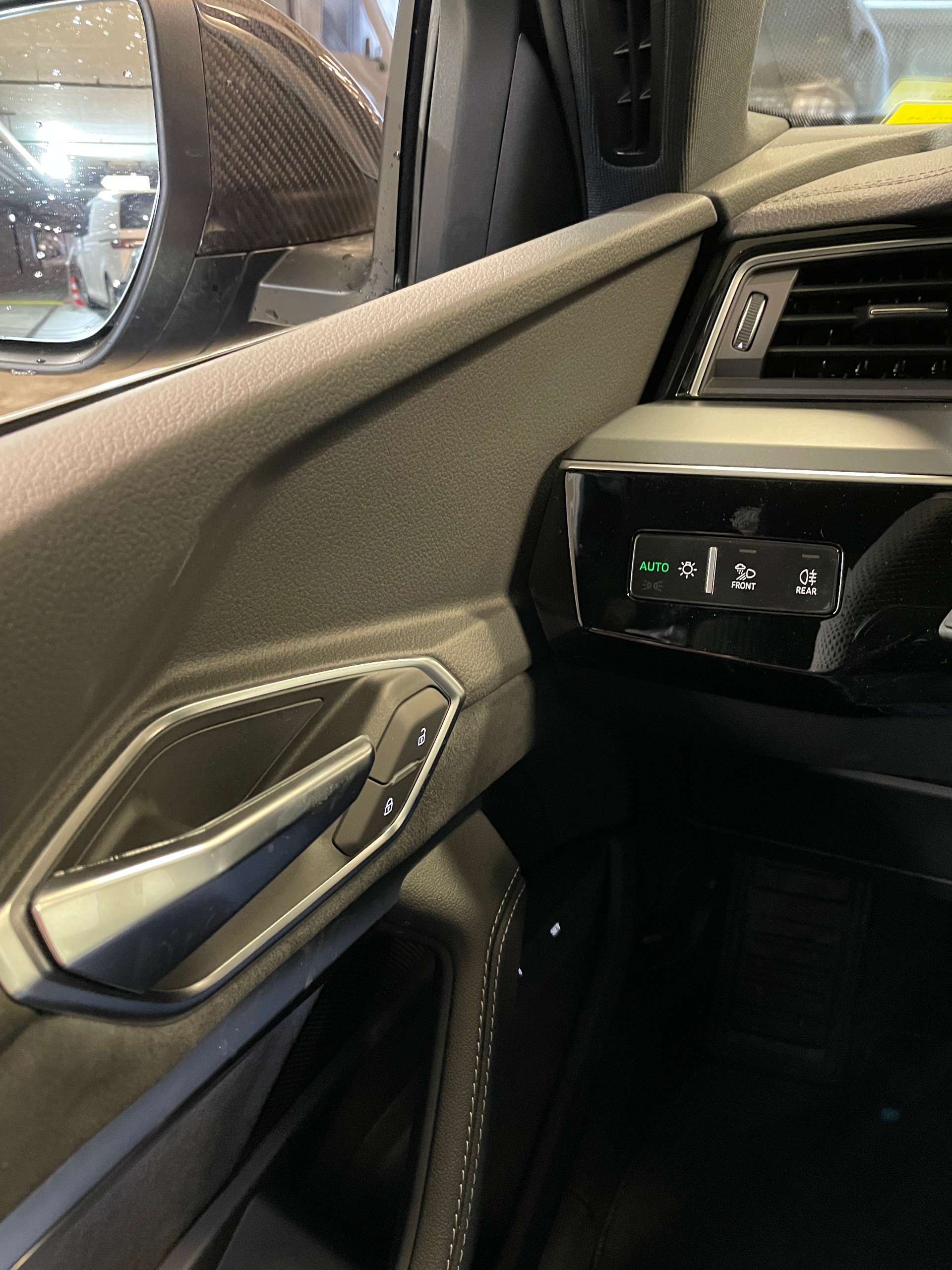 AUDI e-tron 55 S Line quattro-image-19