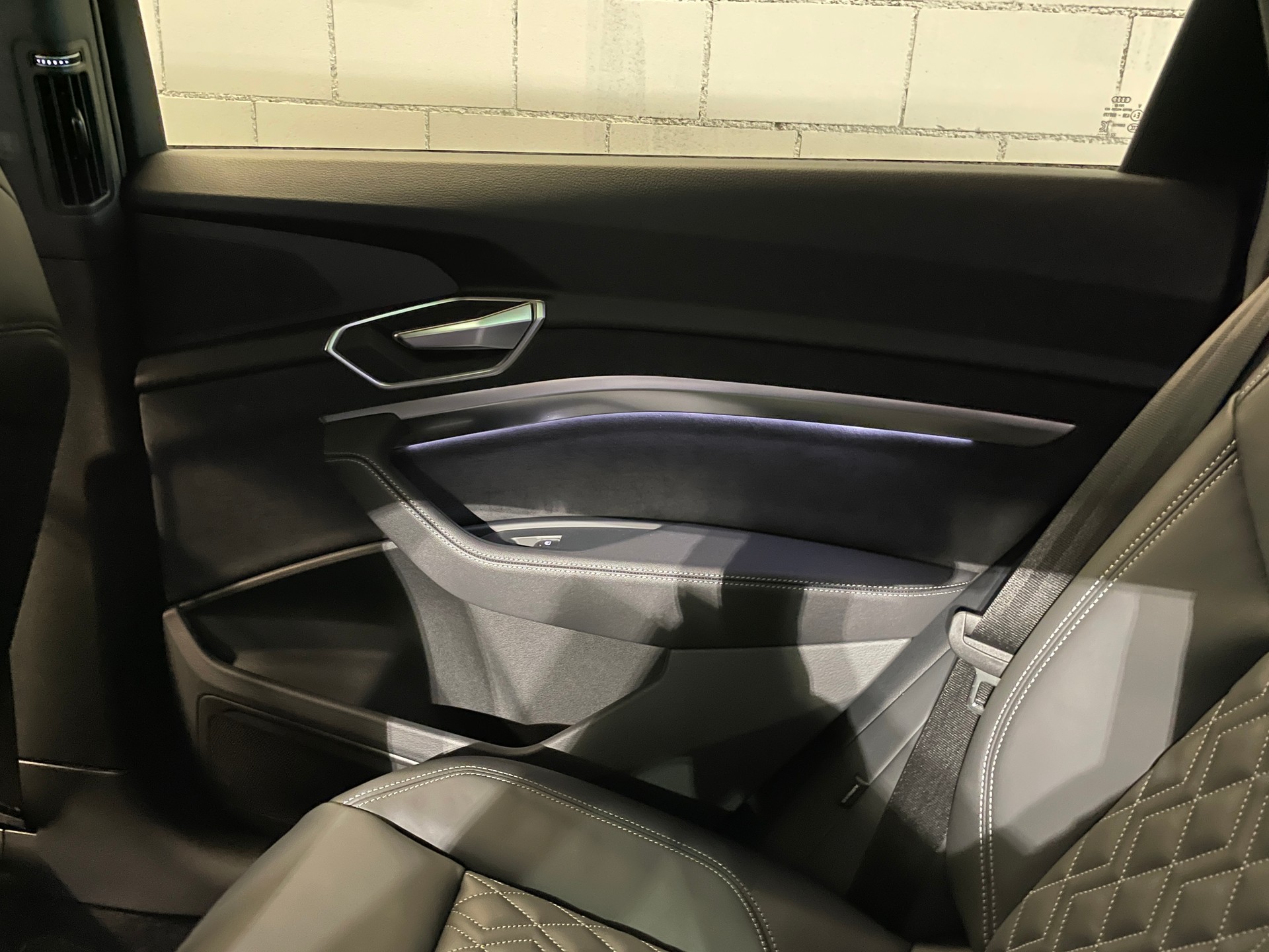 AUDI e-tron 55 S Line quattro-image-12