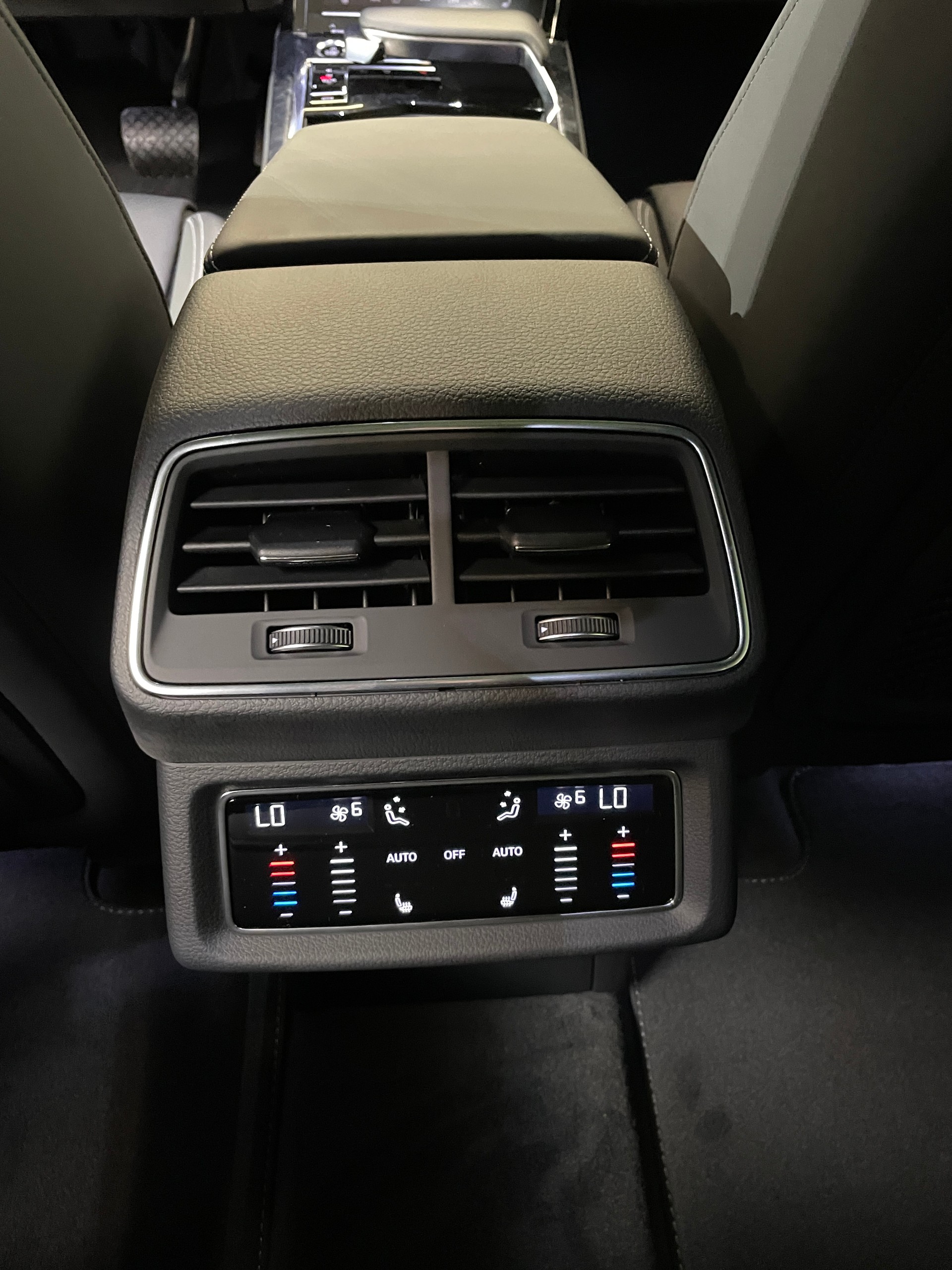 AUDI e-tron 55 S Line quattro-image-14