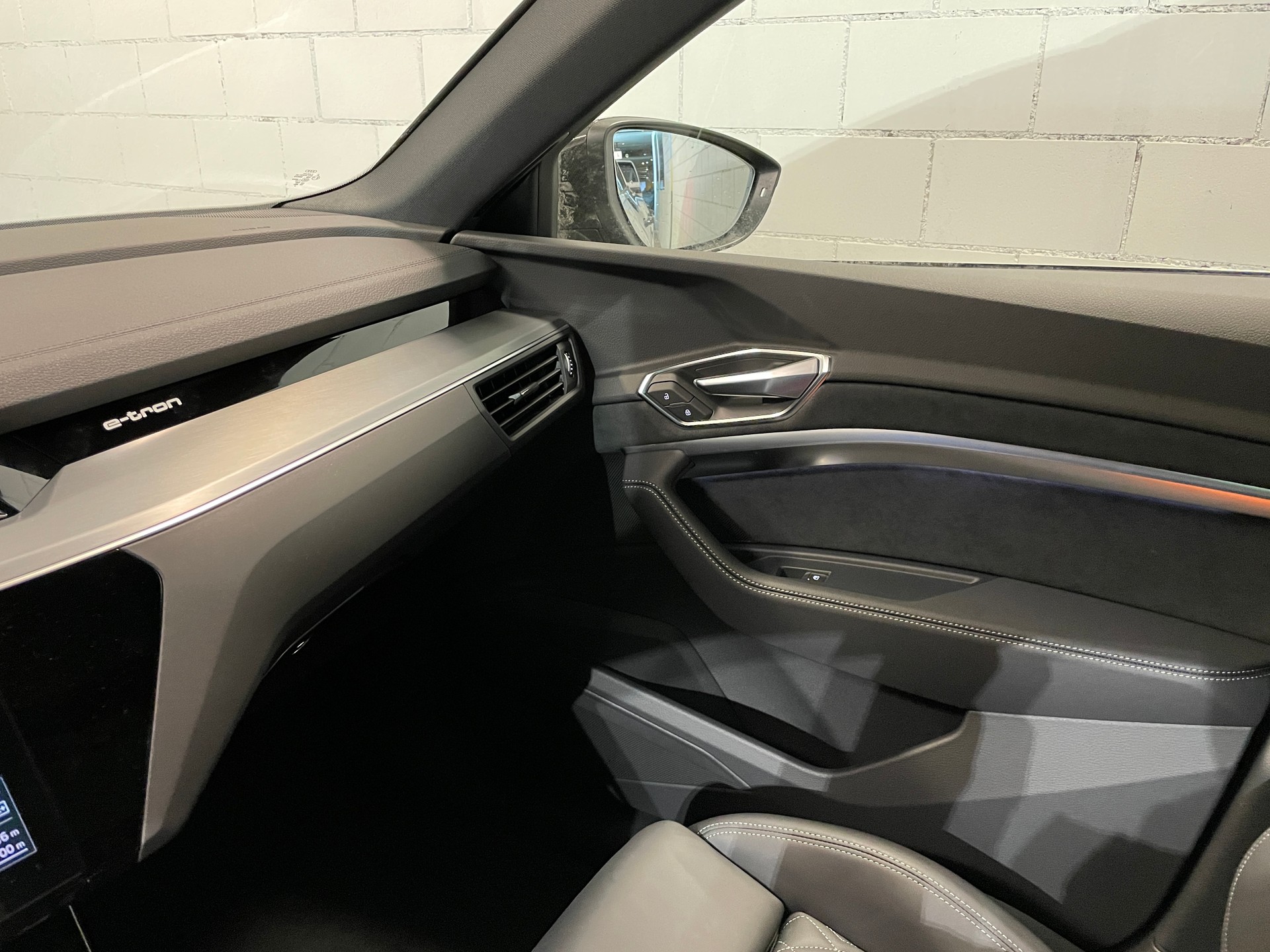 AUDI e-tron 55 S Line quattro-image-20