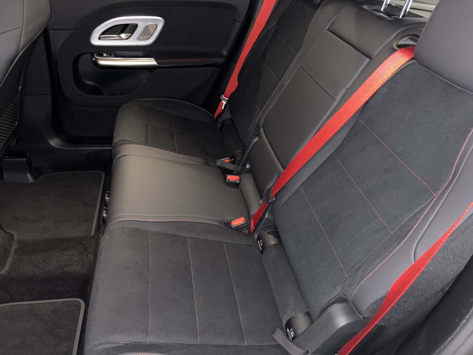 MERCEDES-BENZ GLB 200 4MATIC-image-10