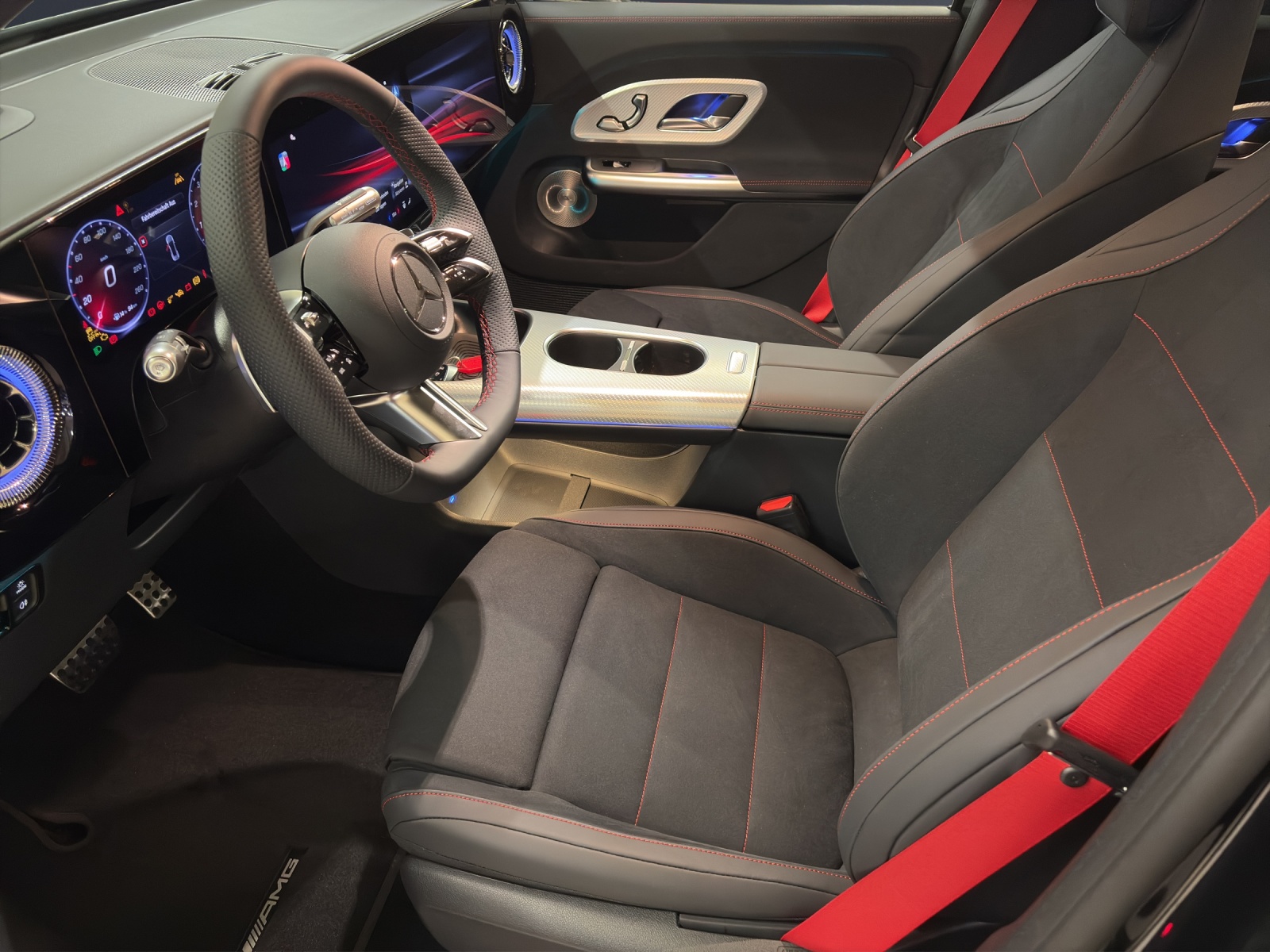 MERCEDES-BENZ GLB 200 4MATIC-image-8