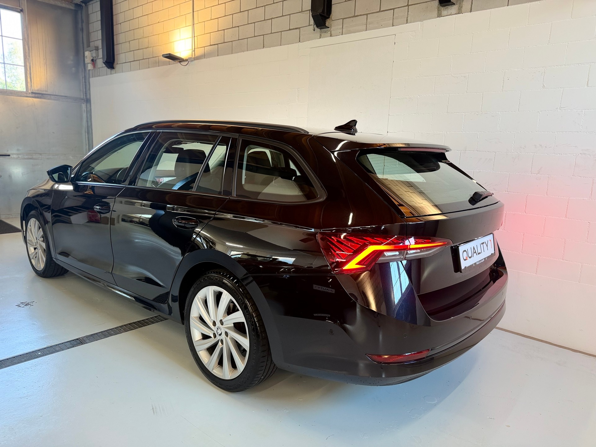 SKODA Octavia Combi 2.0 TDI DSG Style 4x4-image-3