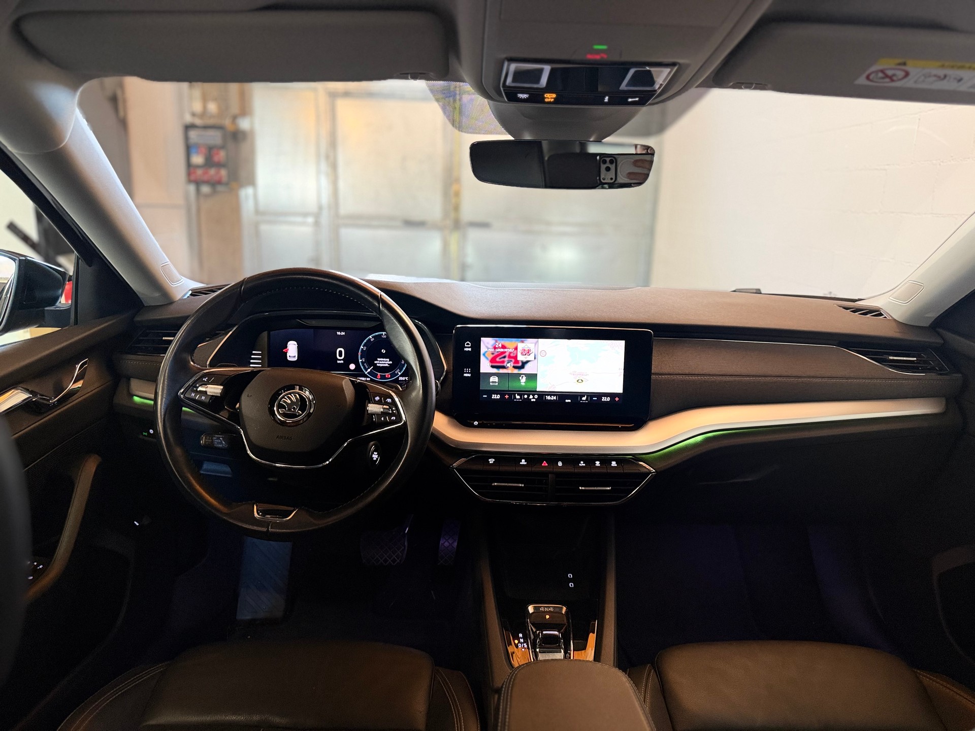 SKODA Octavia Combi 2.0 TDI DSG Style 4x4-image-9