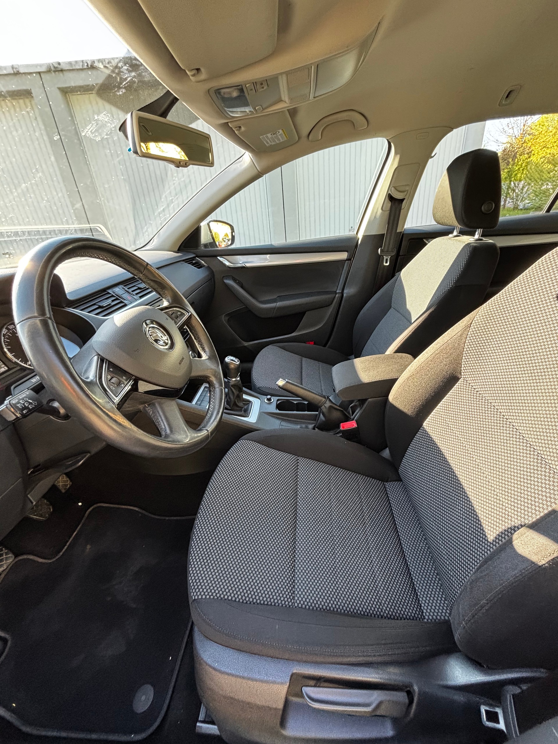 SKODA OCTAVIA-image-8