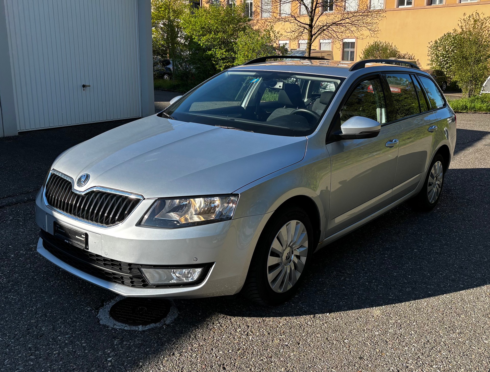 SKODA OCTAVIA-image-1
