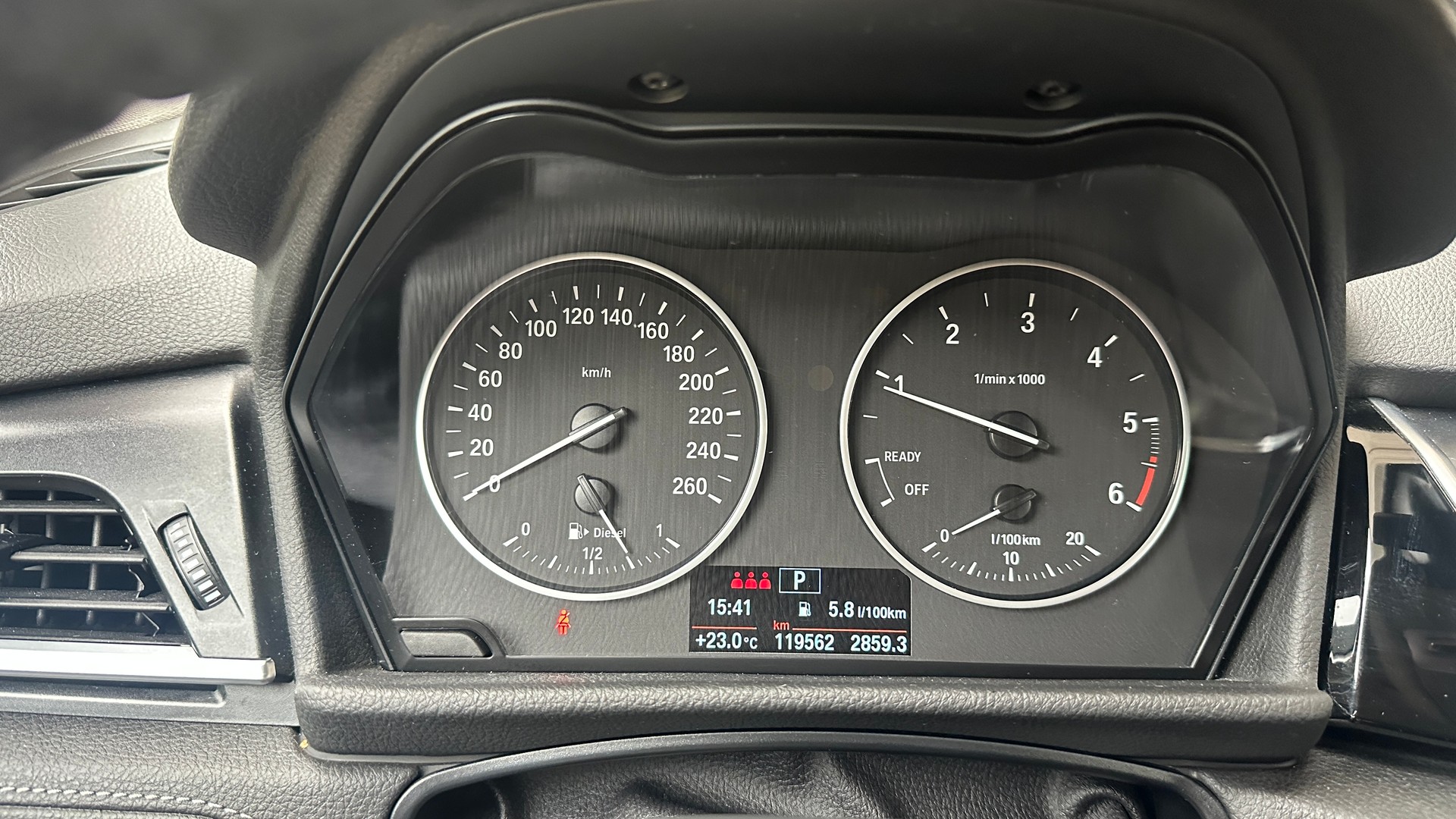 BMW 218d xDrive Active Tourer Luxury Line Steptronic-image-9