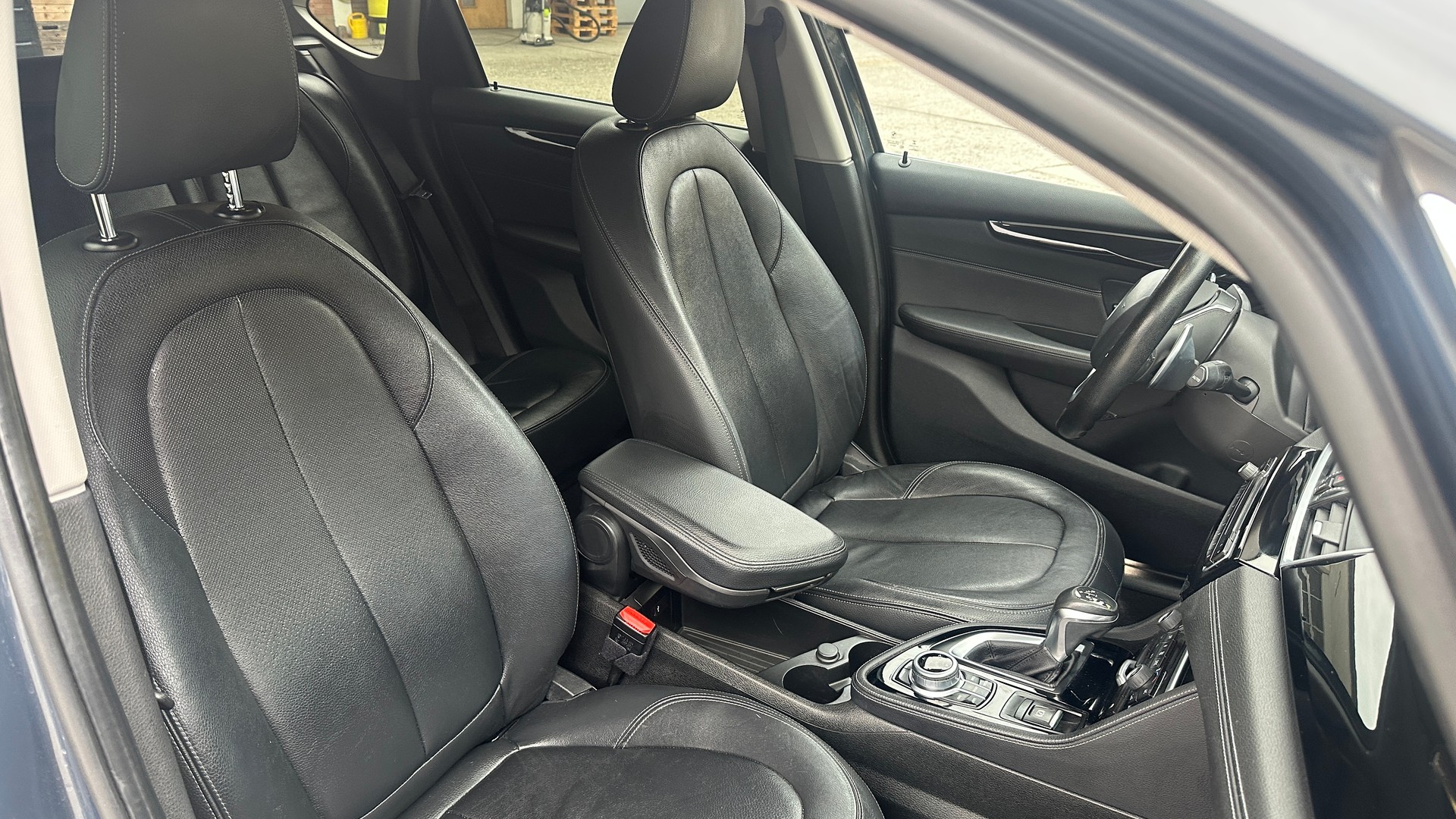 BMW 218d xDrive Active Tourer Luxury Line Steptronic-image-11