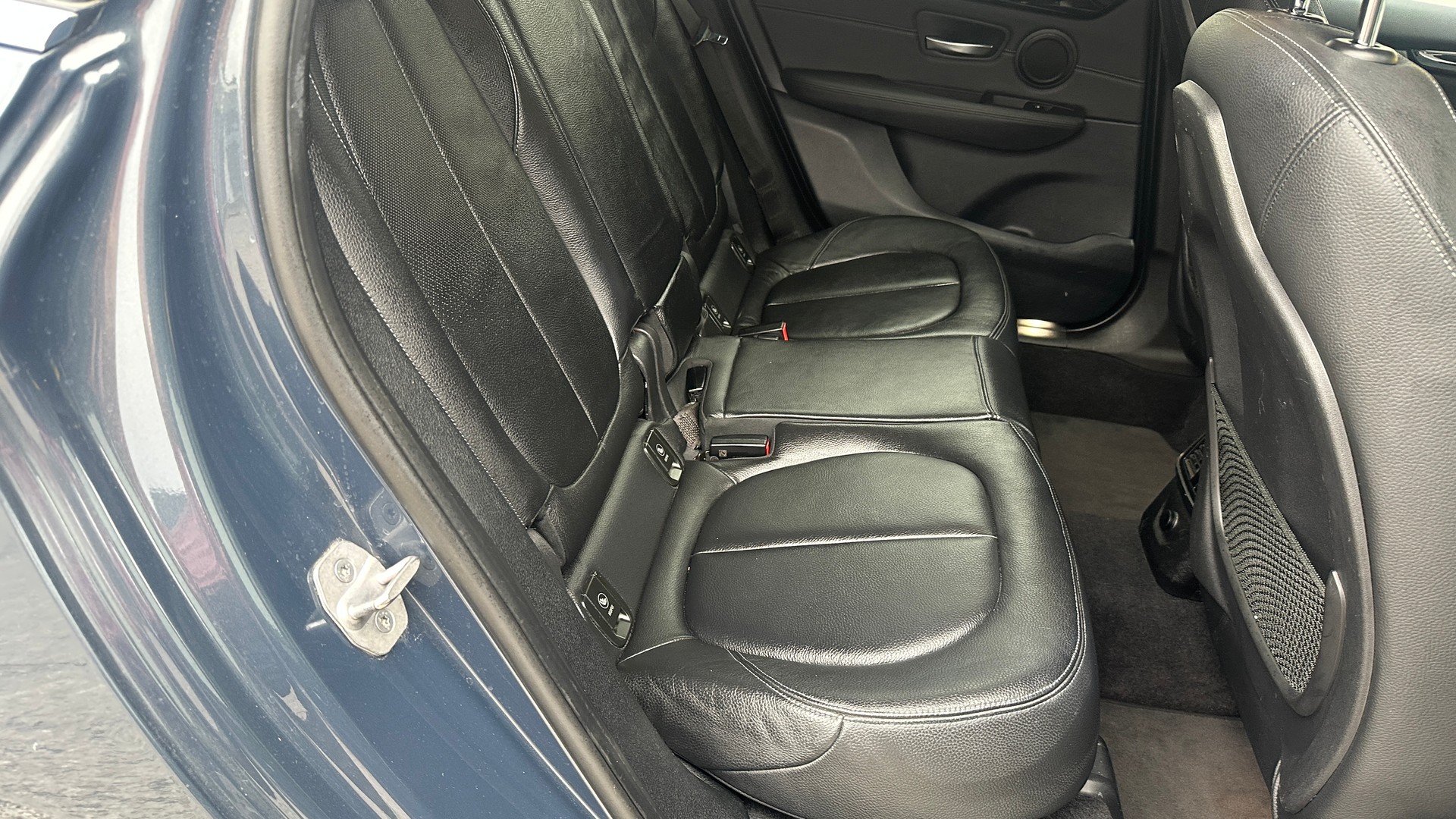 BMW 218d xDrive Active Tourer Luxury Line Steptronic-image-14