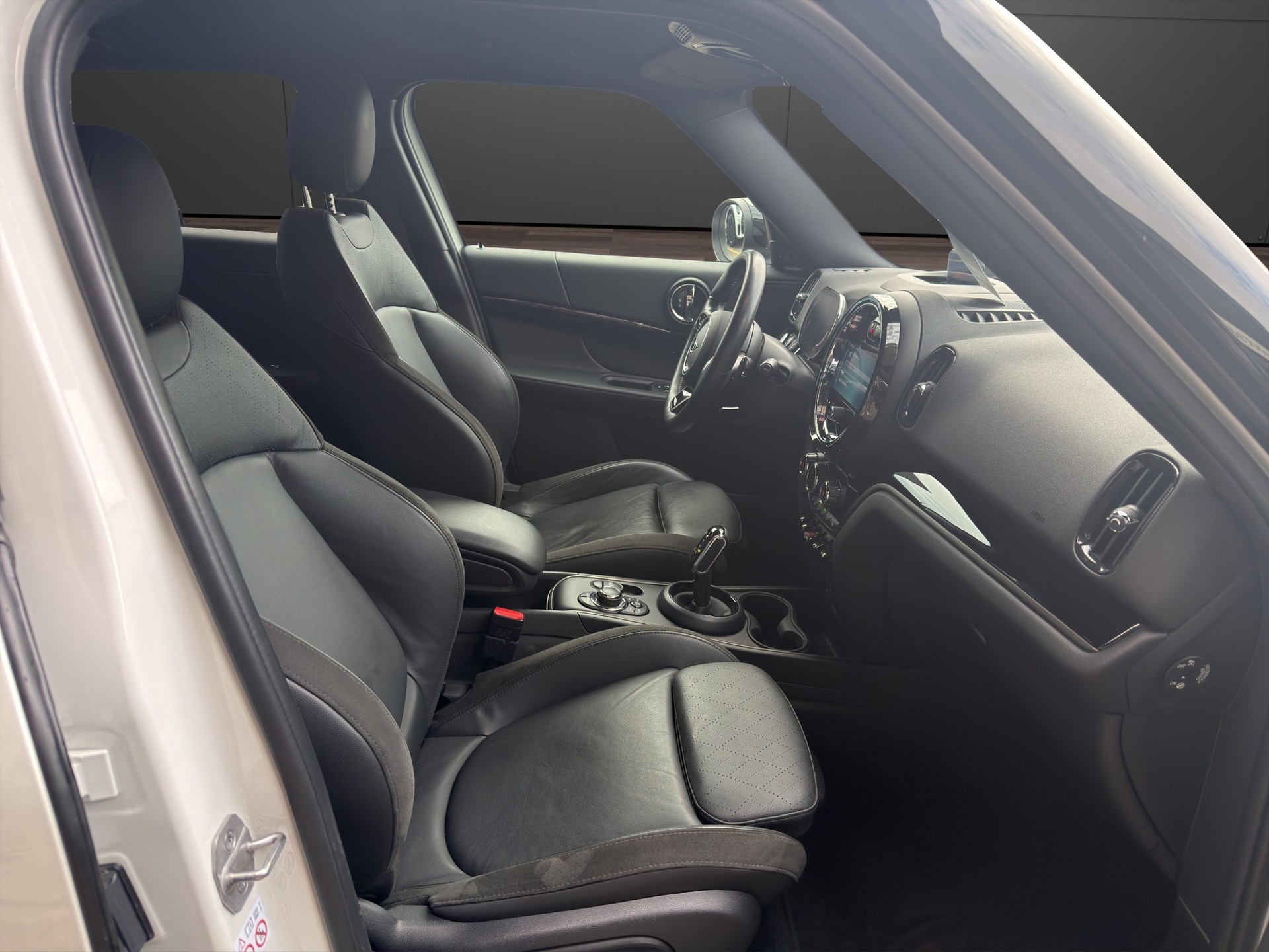 MINI Countryman F60 2.0i John Cooper Works ALL4-image-17