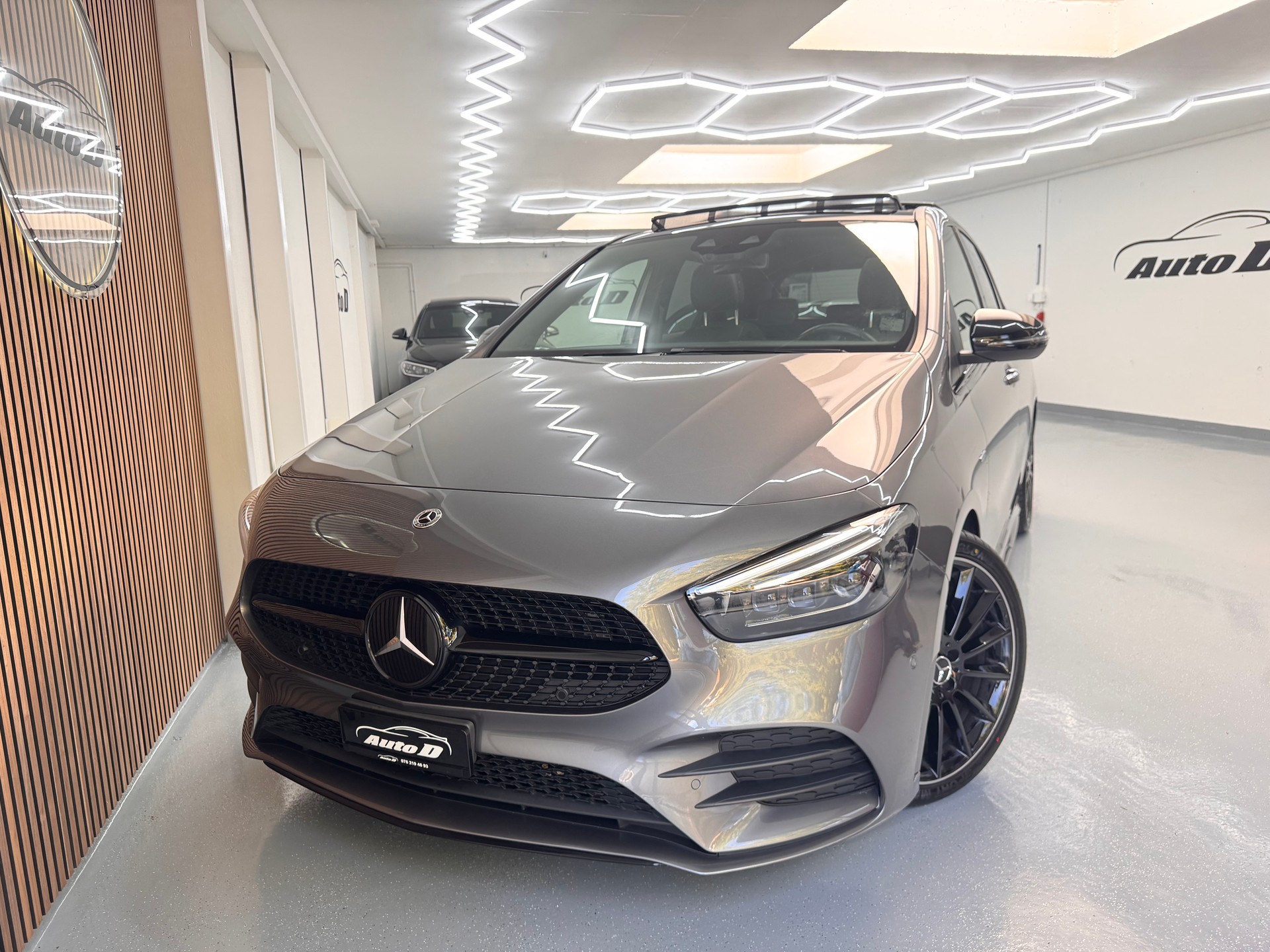 MERCEDES-BENZ B 220 d 4Matic AMG Line 8G-DCT-image-1
