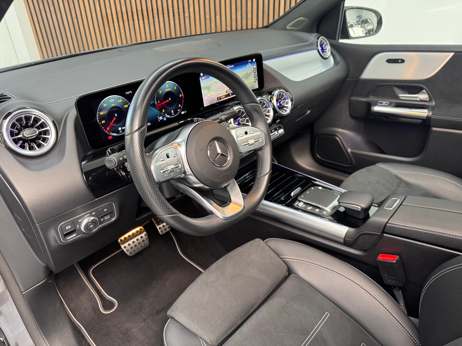 MERCEDES-BENZ B 220 d 4Matic AMG Line 8G-DCT-image-10