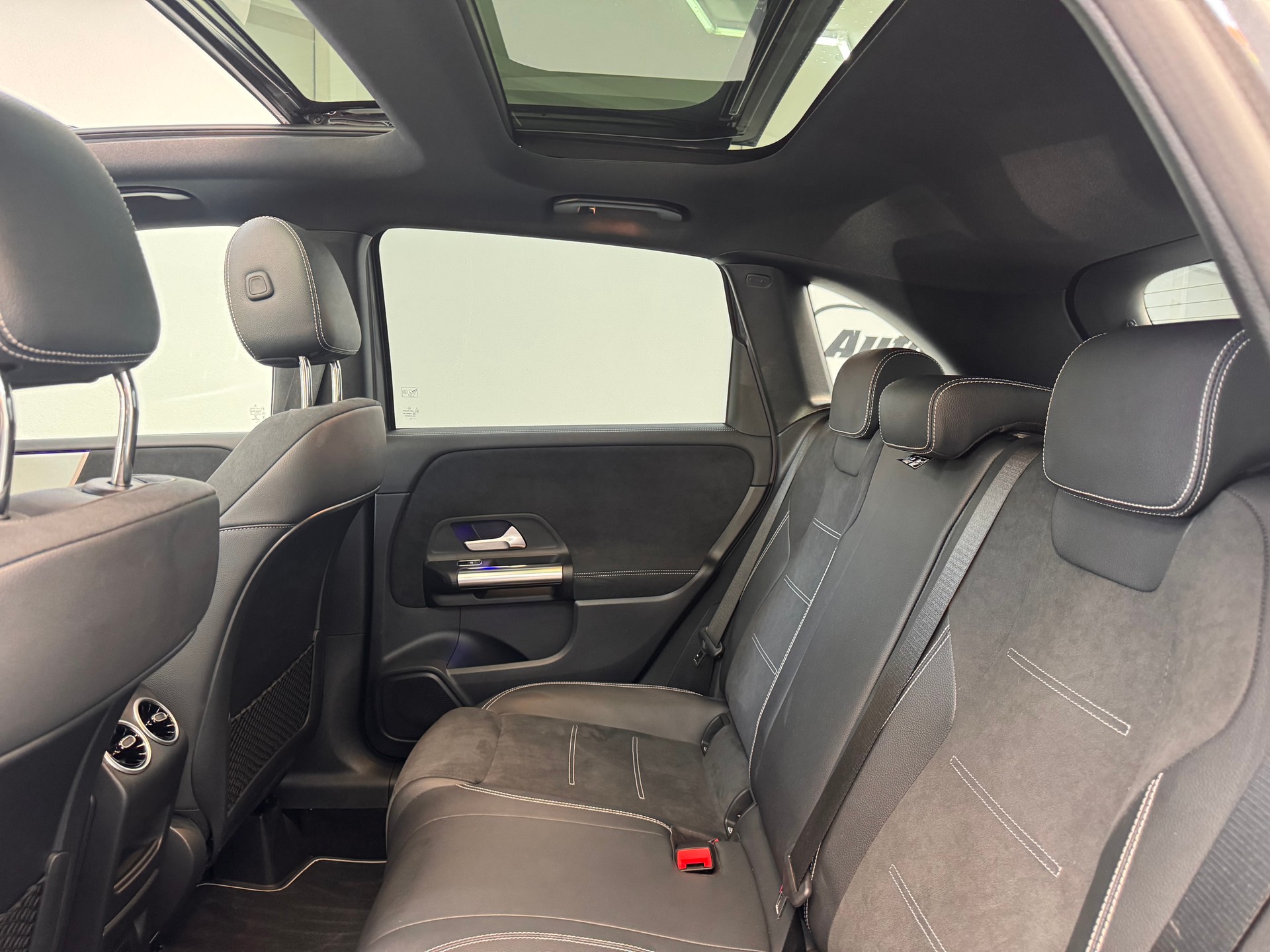 MERCEDES-BENZ B 220 d 4Matic AMG Line 8G-DCT-image-21