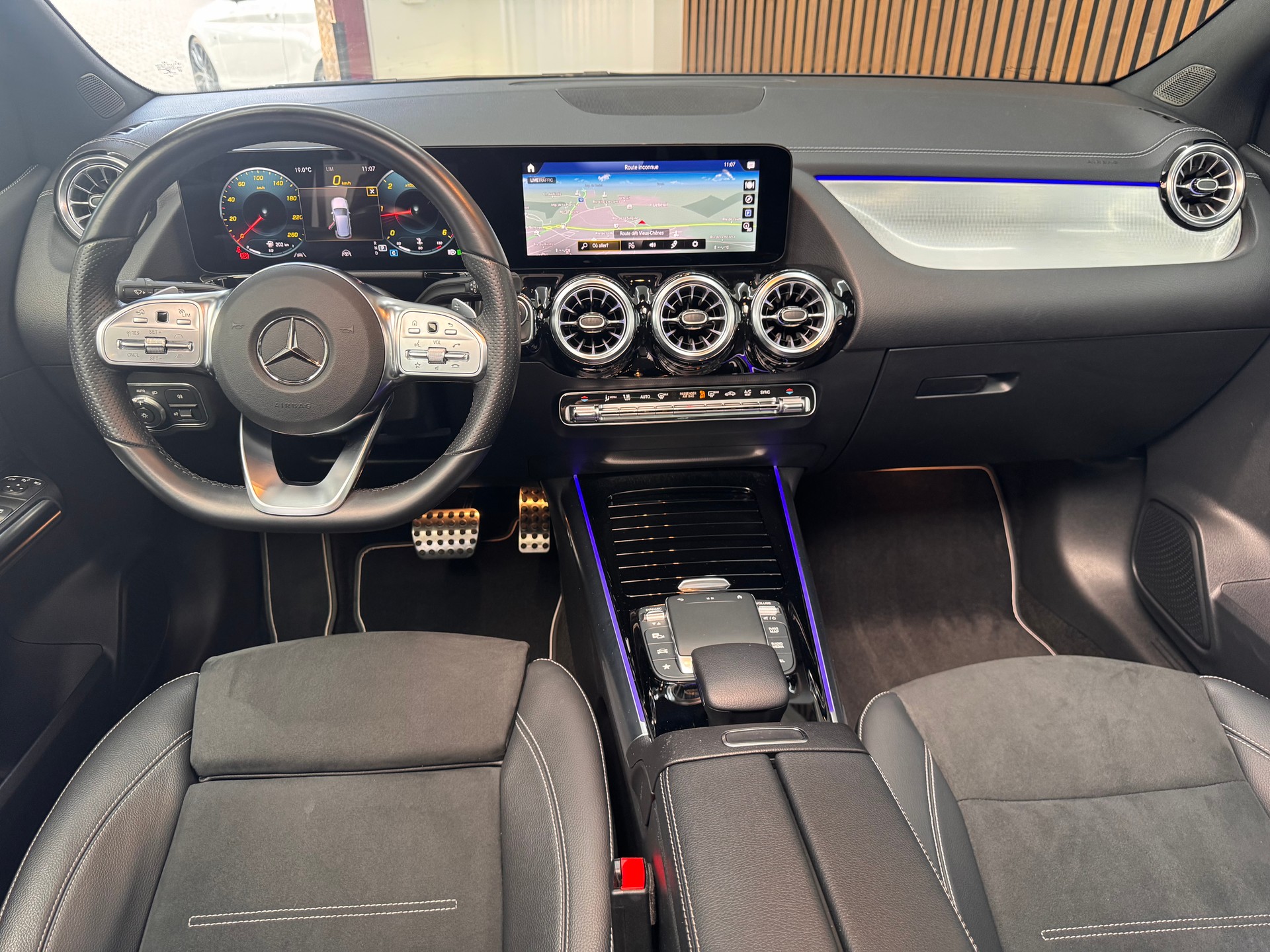 MERCEDES-BENZ B 220 d 4Matic AMG Line 8G-DCT-image-13