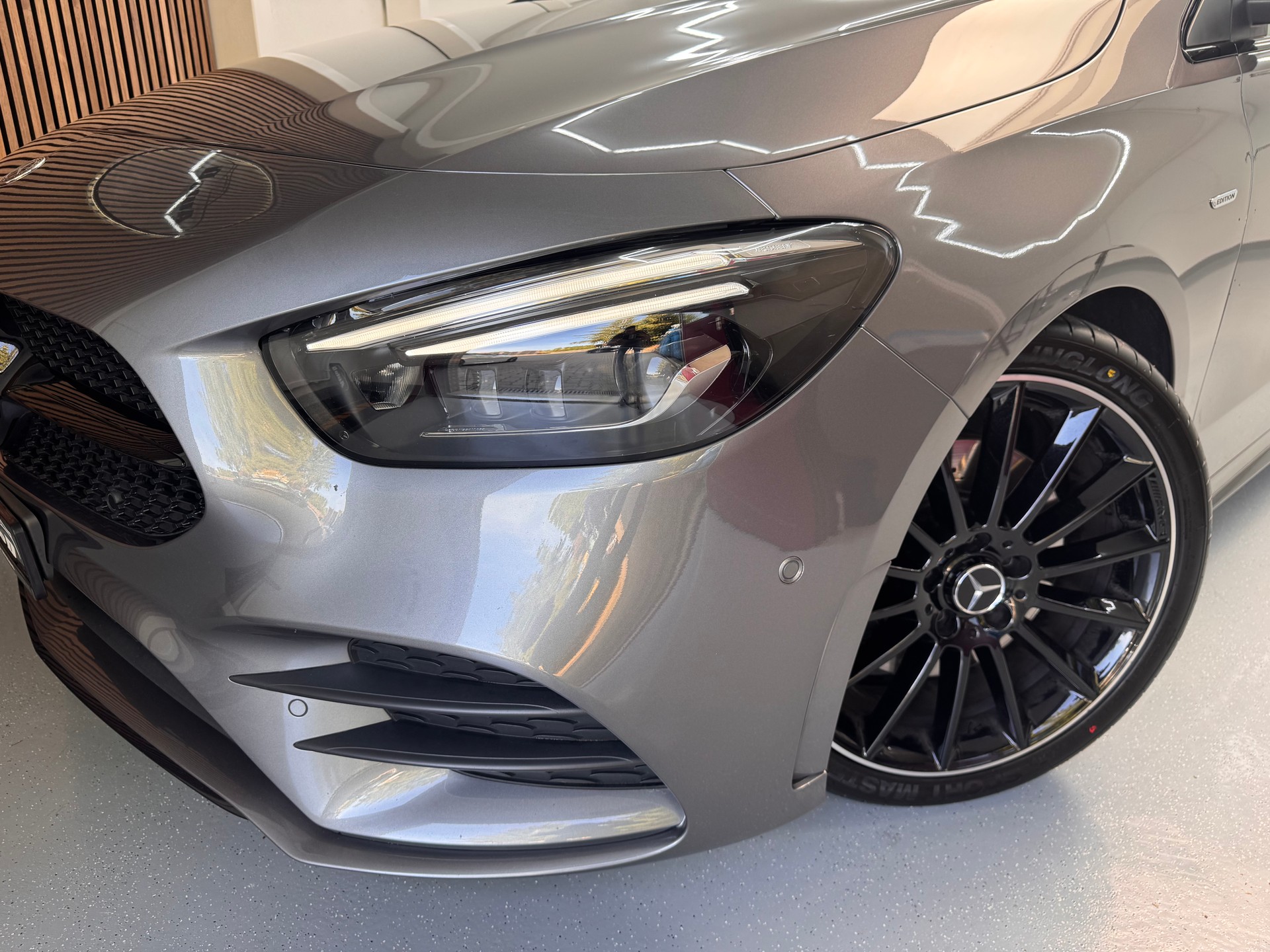MERCEDES-BENZ B 220 d 4Matic AMG Line 8G-DCT-image-2