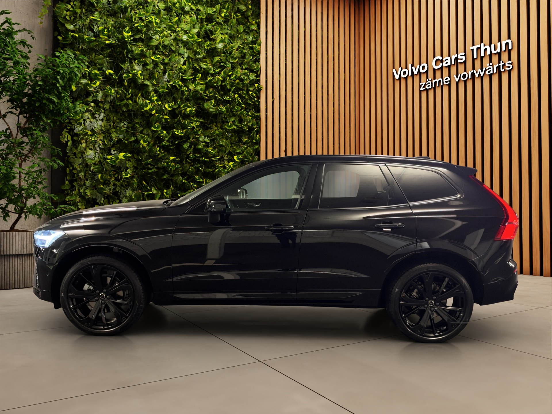 VOLVO XC60 2.0 B5 MH Black Edition AWD-showroom-element-2