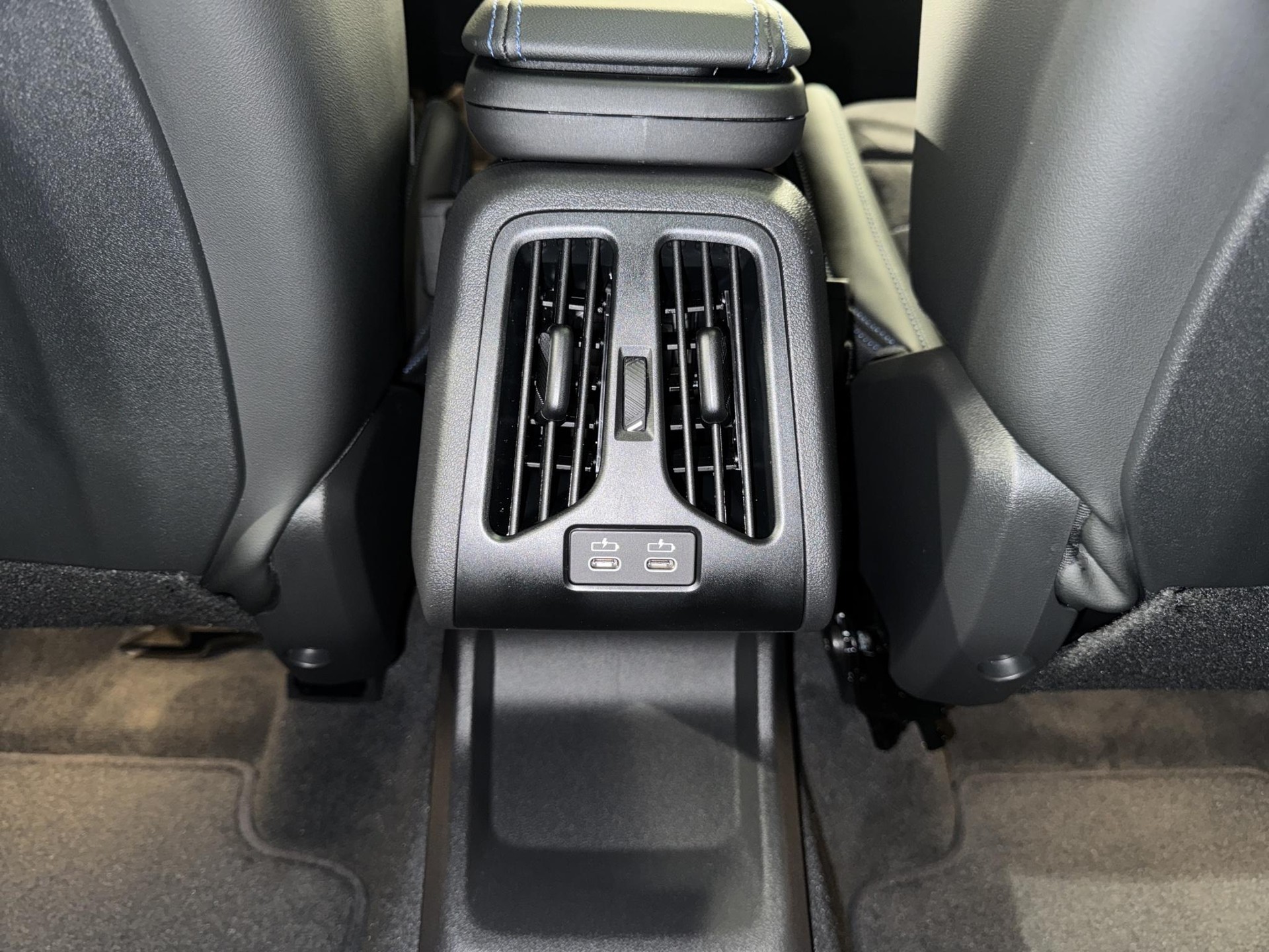 BMW X1 U11 M35i-image-19