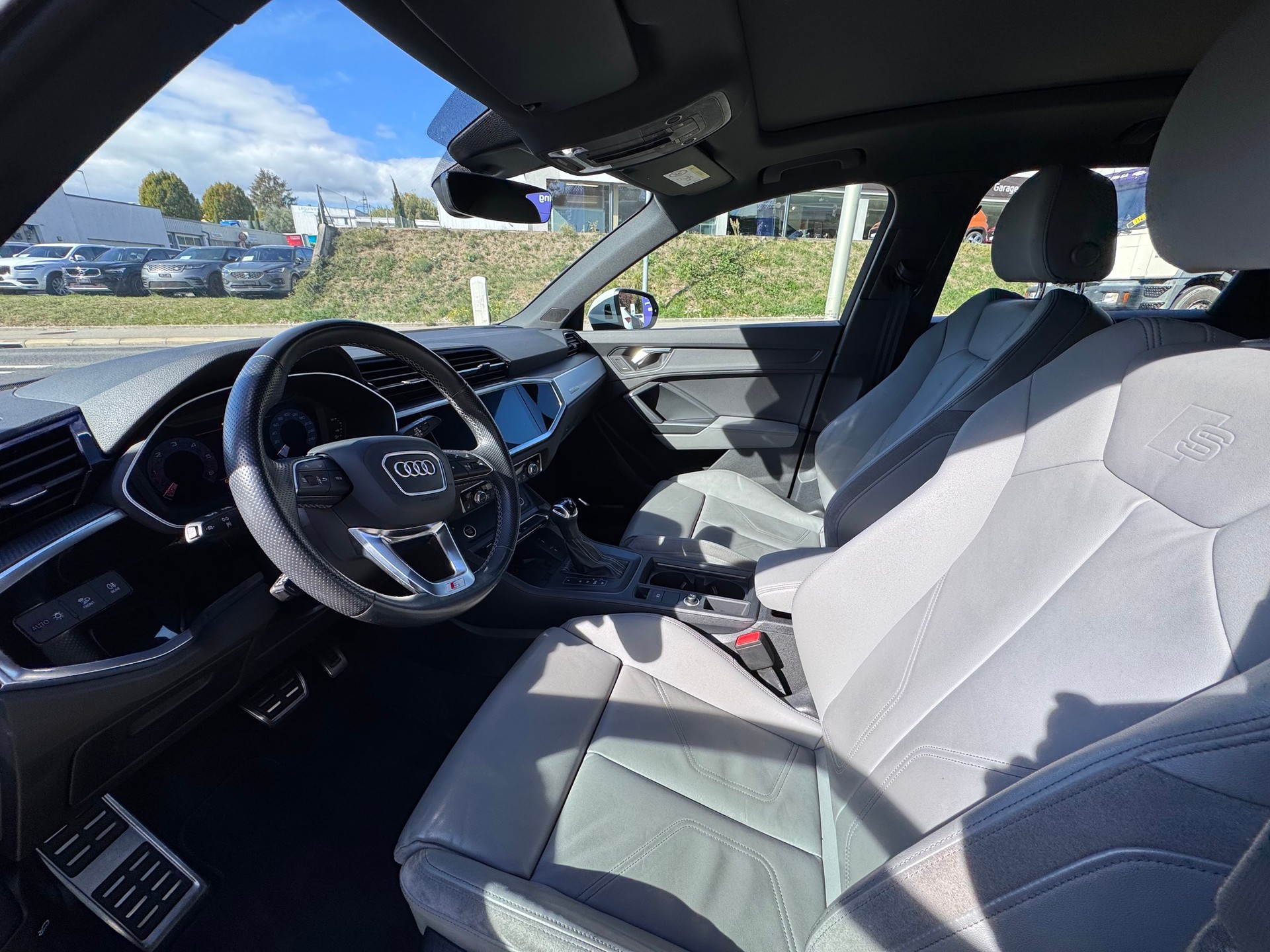 AUDI Q3 35 TDI S line Attraction quattro S-tronic-image-7