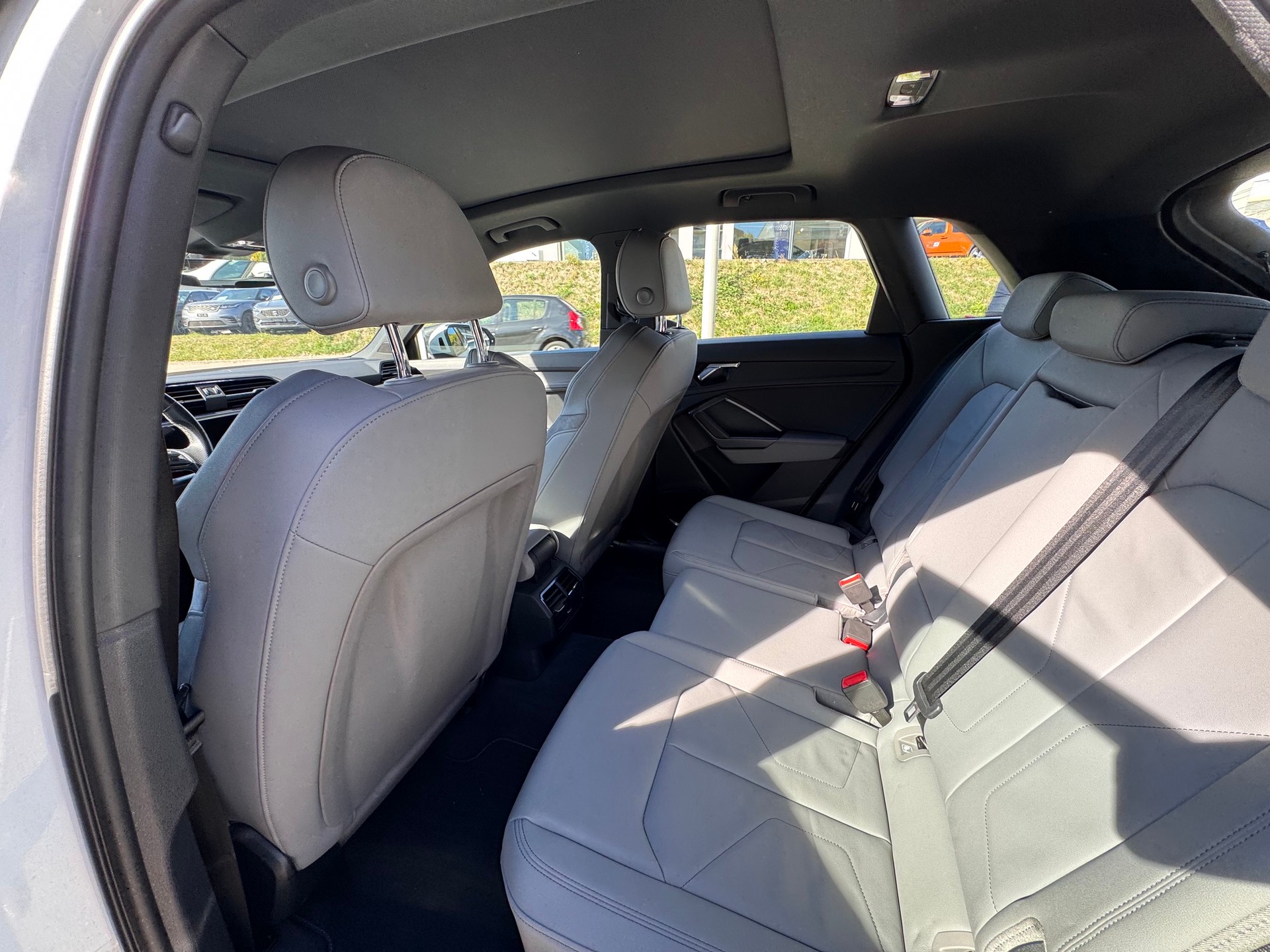AUDI Q3 35 TDI S line Attraction quattro S-tronic-image-8
