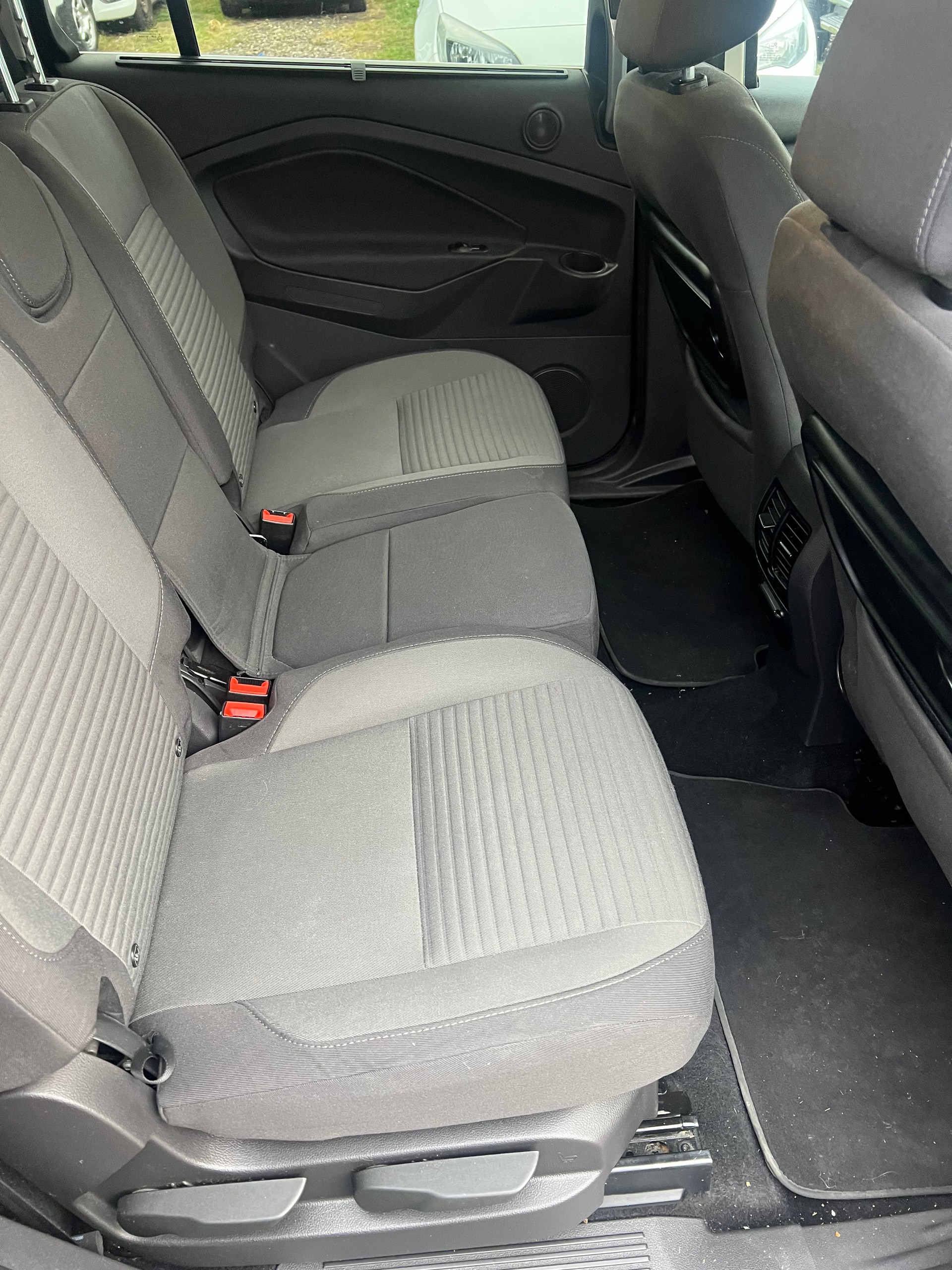 FORD GrC-Max 1.5 TDCi Titanium-image-9