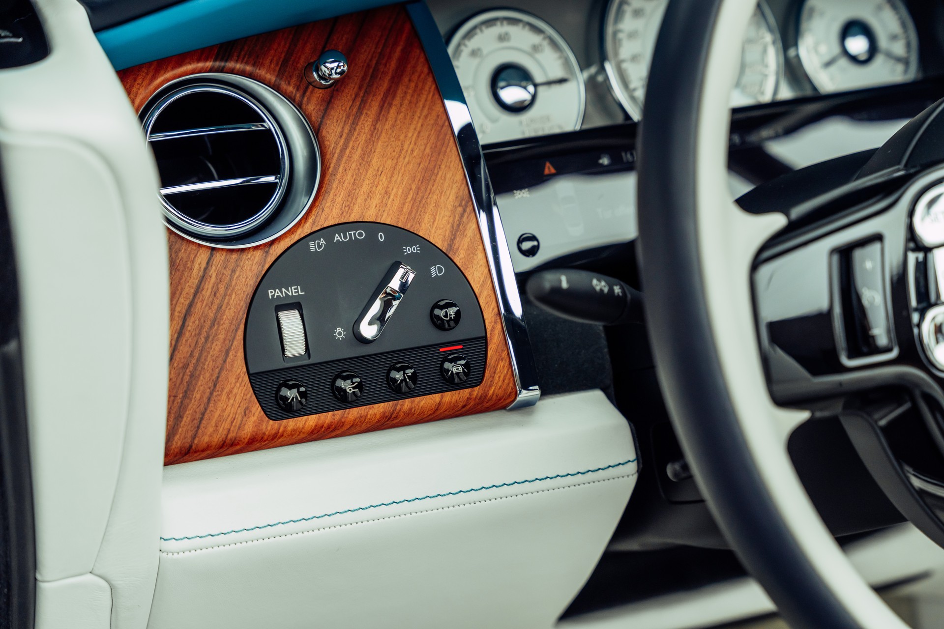 ROLLS-ROYCE Dawn 6.6 V12-image-16