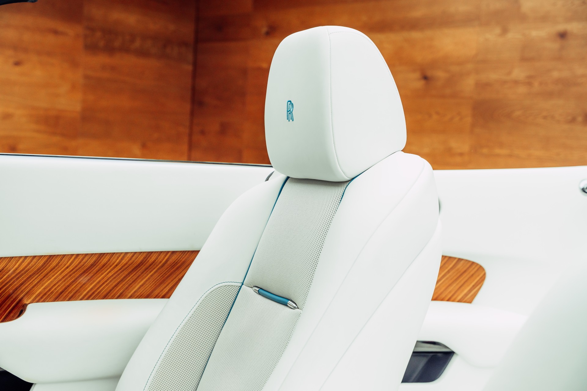 ROLLS-ROYCE Dawn 6.6 V12-image-15