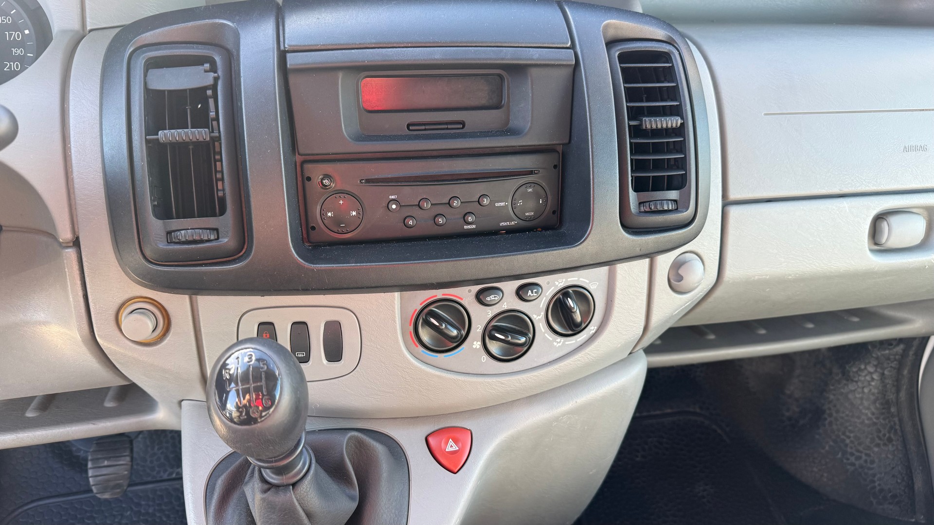 RENAULT Trafic 2.0 dCi 115 2.9t L2H1-image-3
