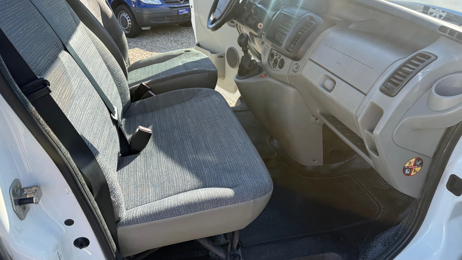 RENAULT Trafic 2.0 dCi 115 2.9t L2H1-image-8