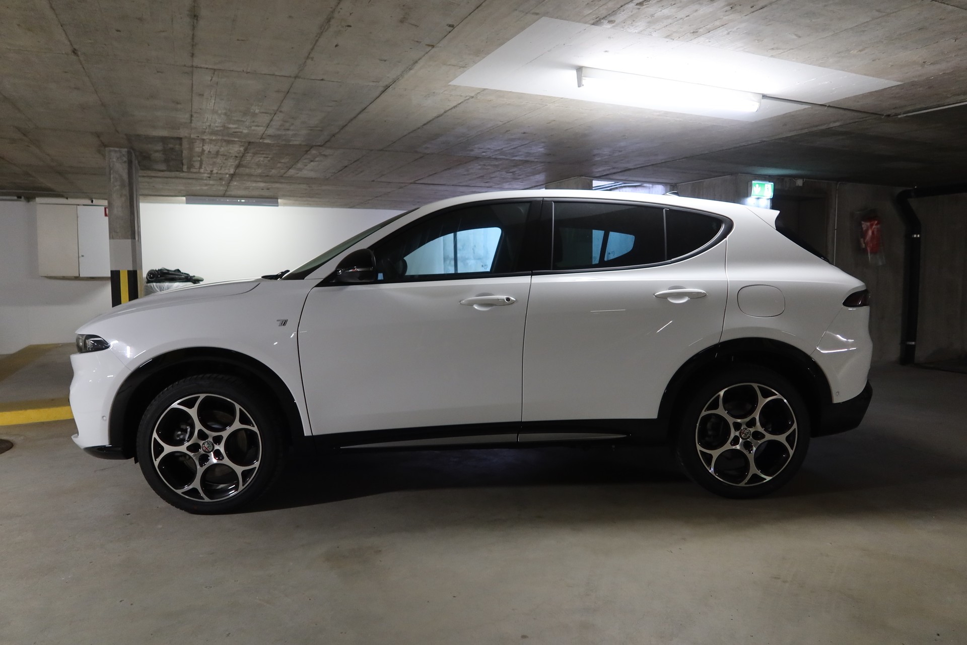 ALFA ROMEO Tonale PHEV Q4 Ti P. Prem-image-2