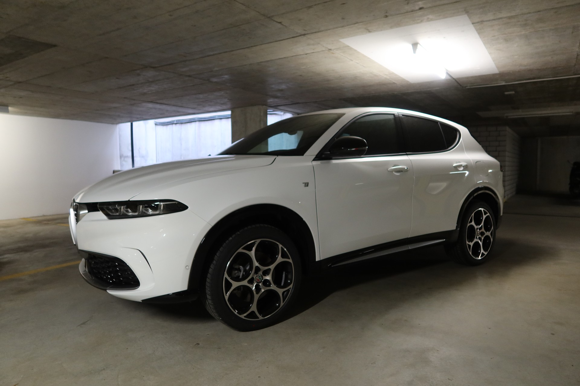 ALFA ROMEO Tonale PHEV Q4 Ti P. Prem-image-1