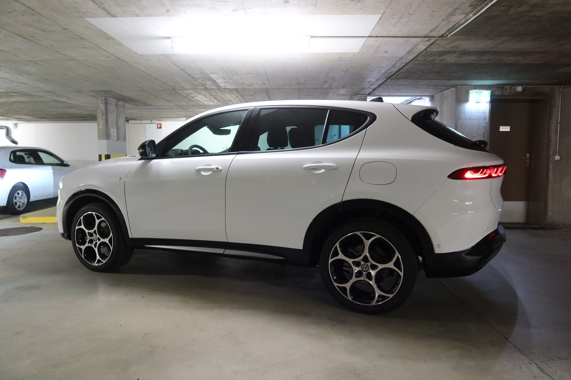 ALFA ROMEO Tonale PHEV Q4 Ti P. Prem-image-3