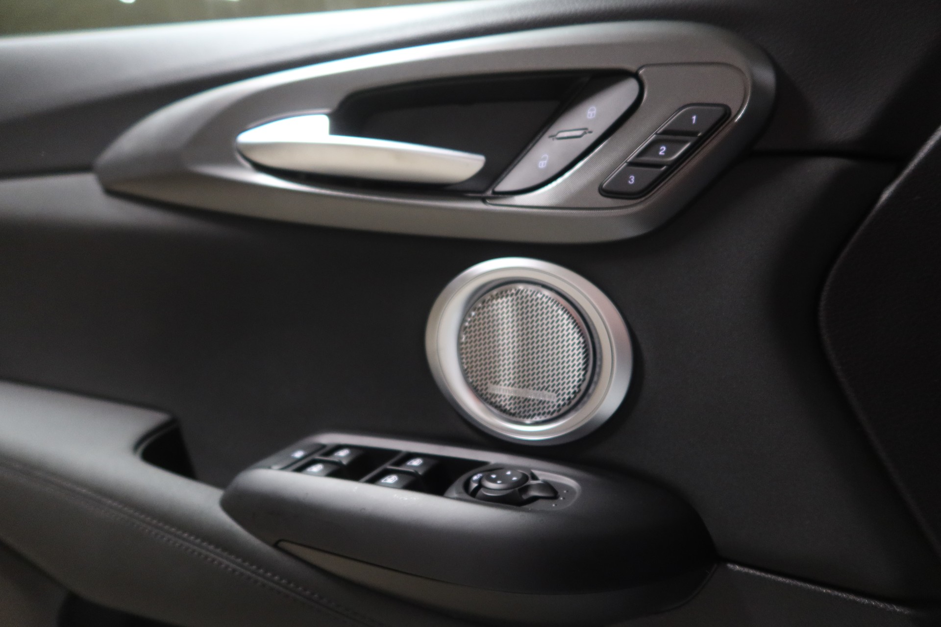 ALFA ROMEO Tonale PHEV Q4 Ti P. Prem-image-13