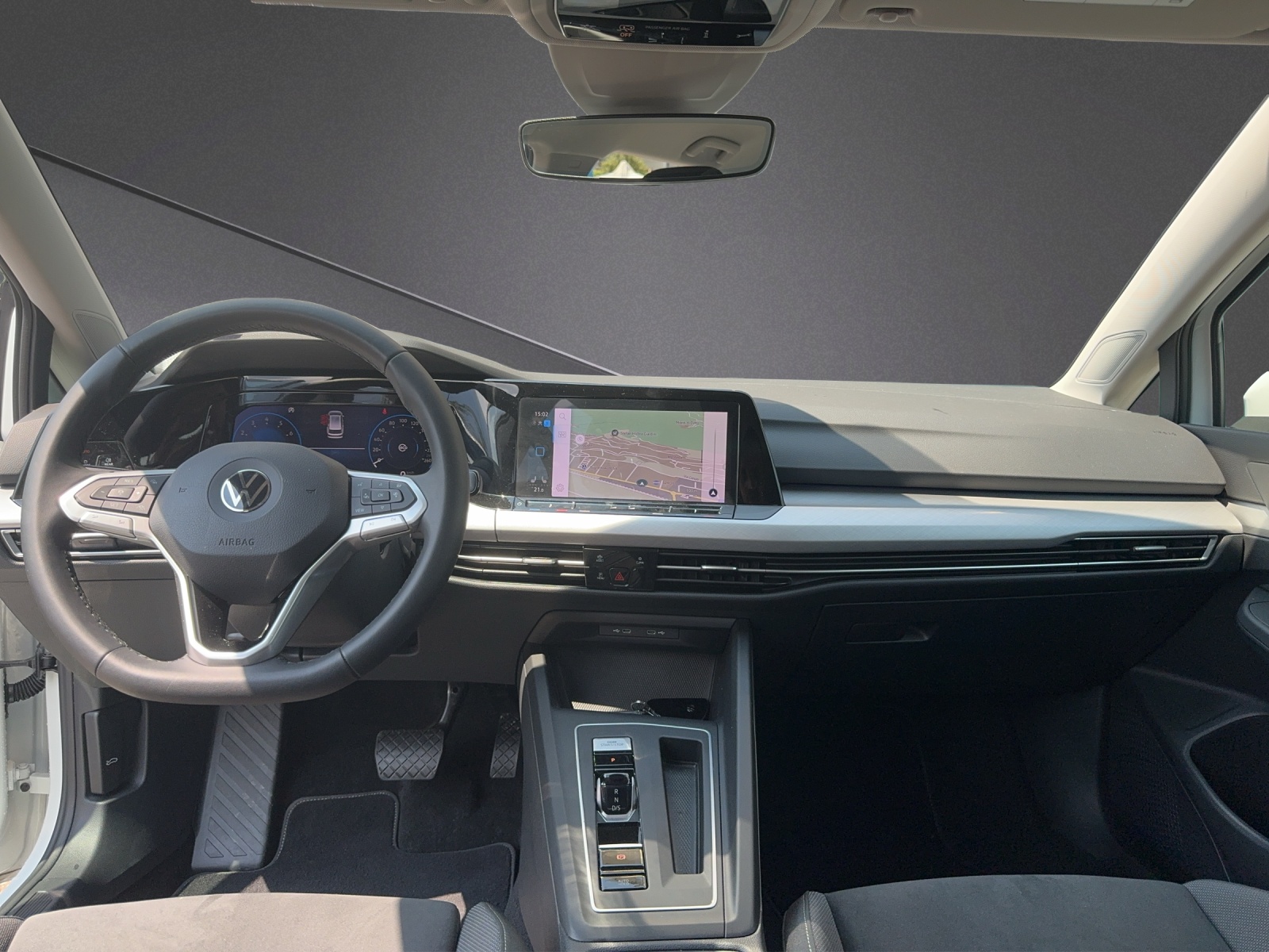 VW Golf Variant 1.0 eTSI mHEV Life DSG-image-8