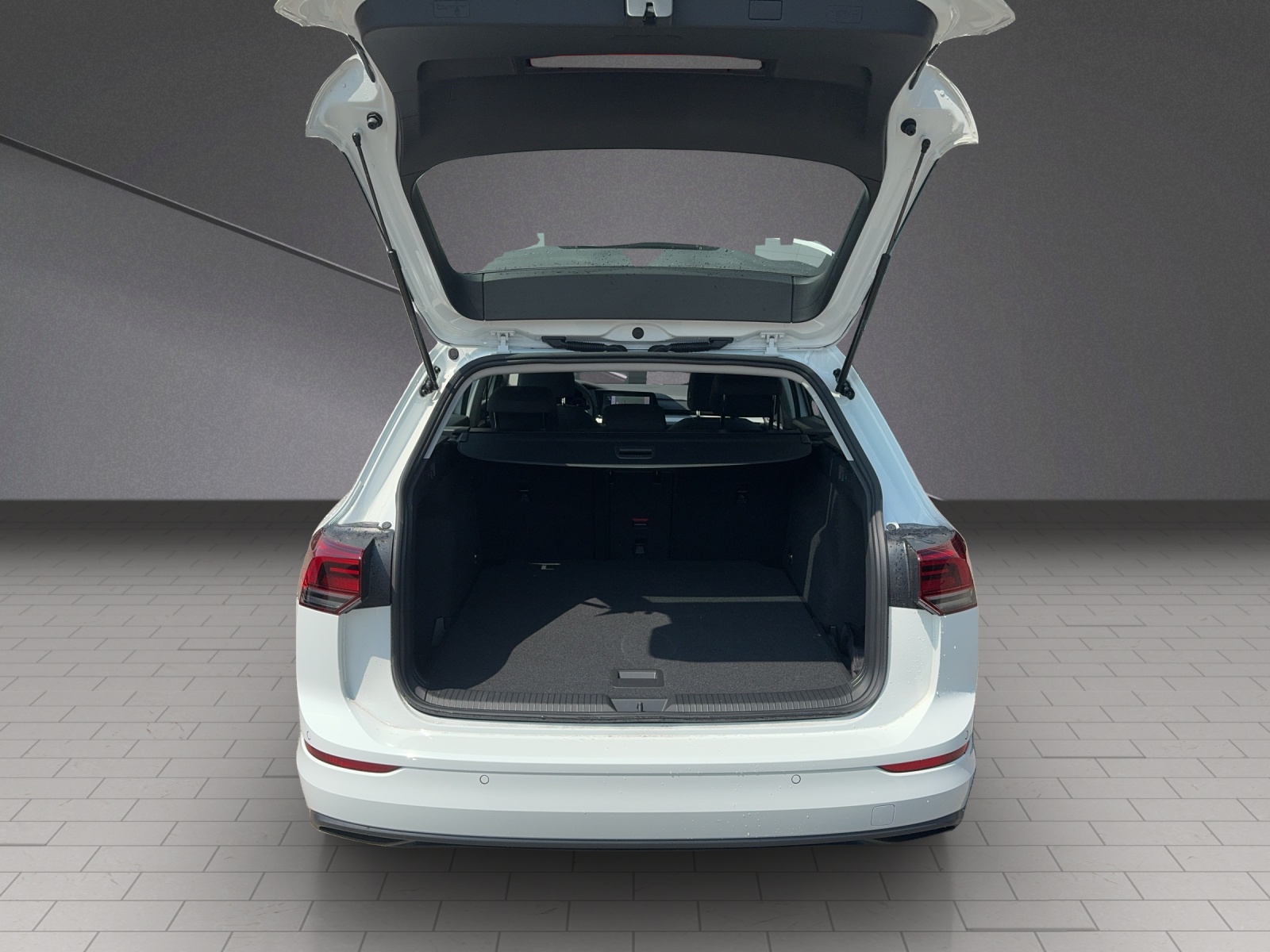 VW Golf Variant 1.0 eTSI mHEV Life DSG-image-9