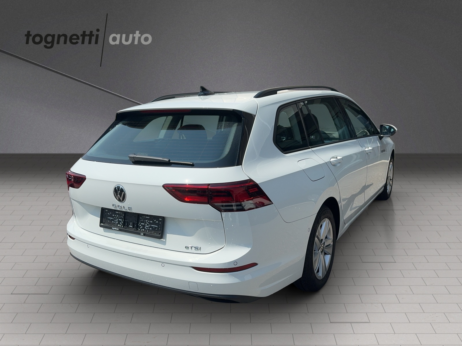 VW Golf Variant 1.0 eTSI mHEV Life DSG-image-3