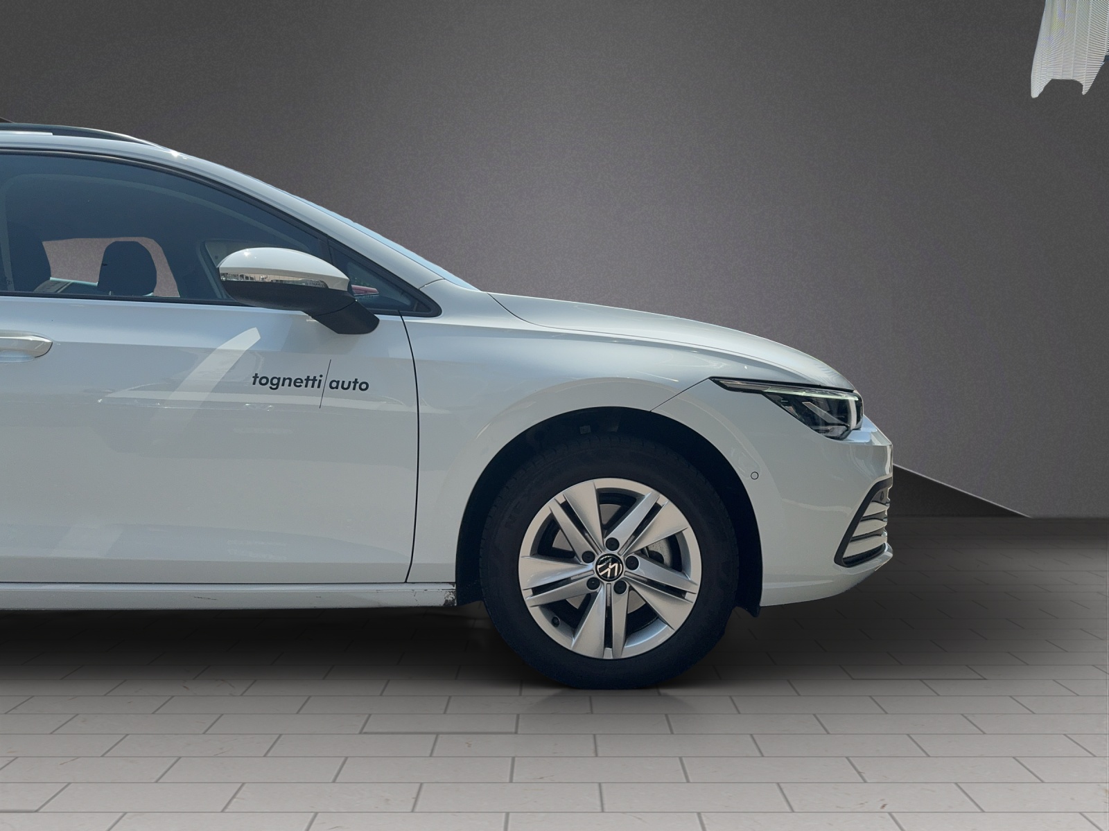 VW Golf Variant 1.0 eTSI mHEV Life DSG-image-4