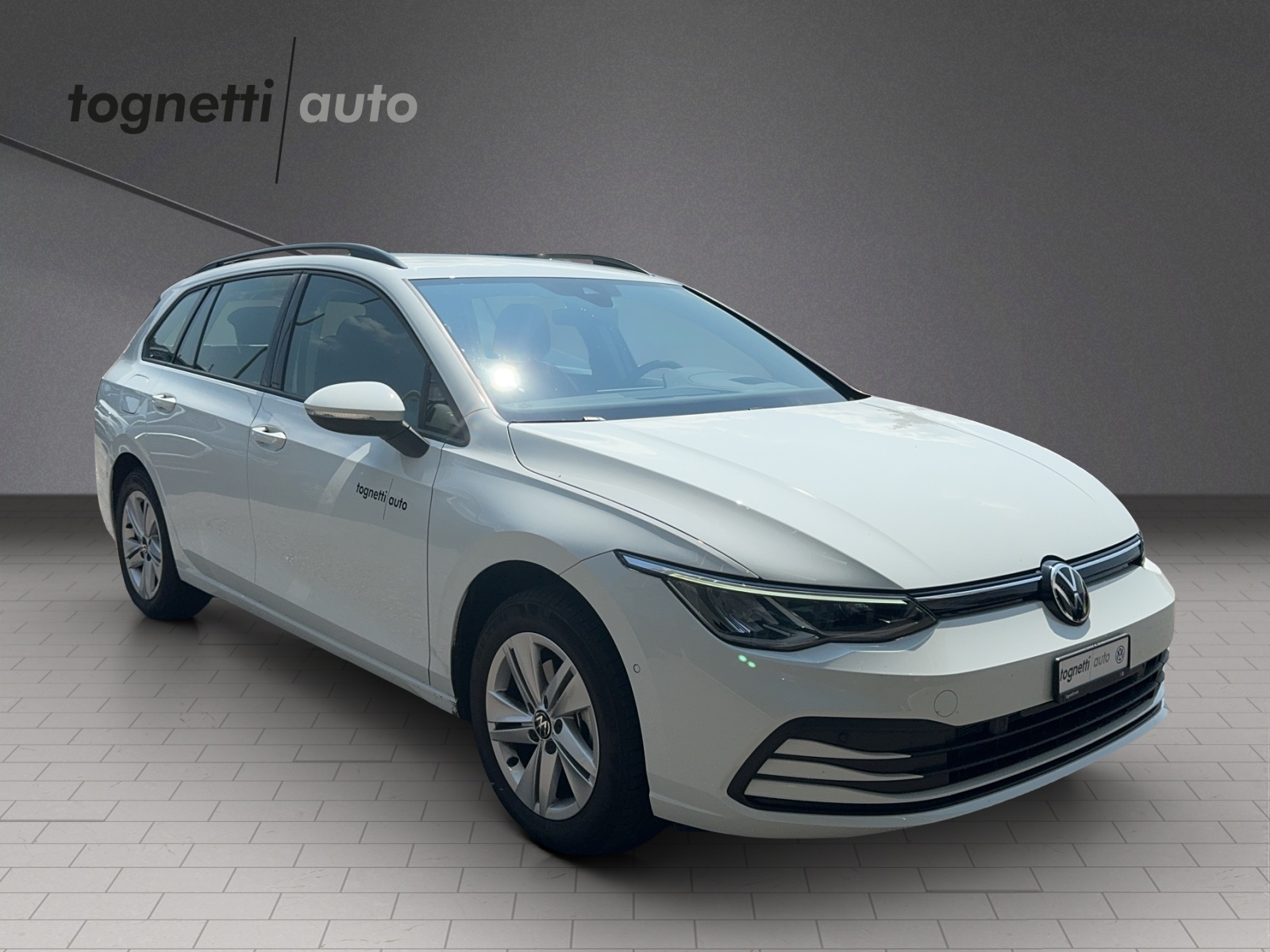VW Golf Variant 1.0 eTSI mHEV Life DSG-image-1