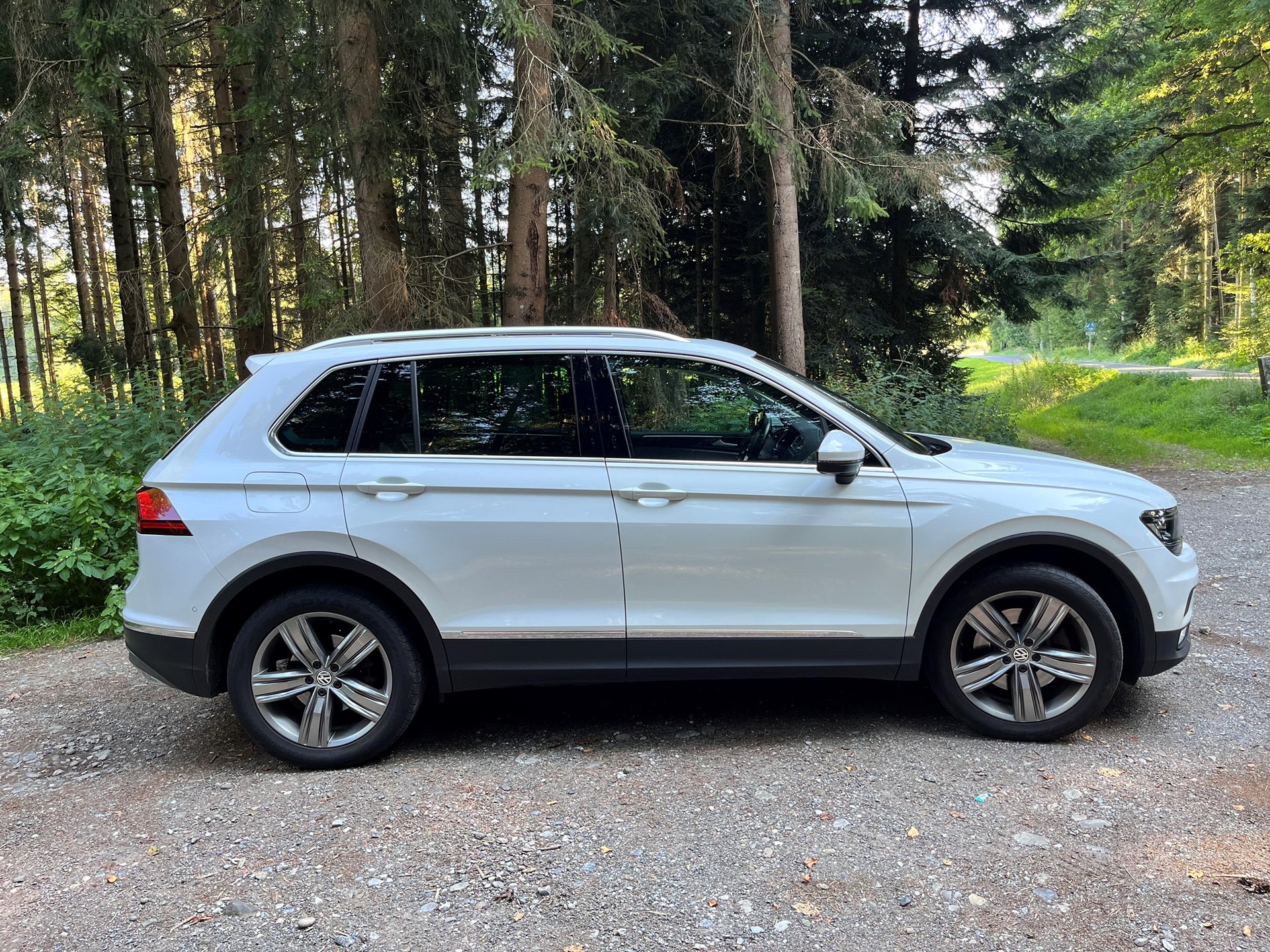 VW Tiguan 2.0 TDI SCR Highline 4Motion DSG-image-2
