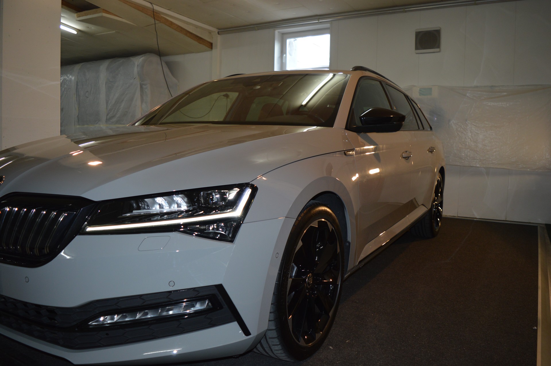 SKODA Superb 1.4 TSI Sport Line PHEV DSG-image-1